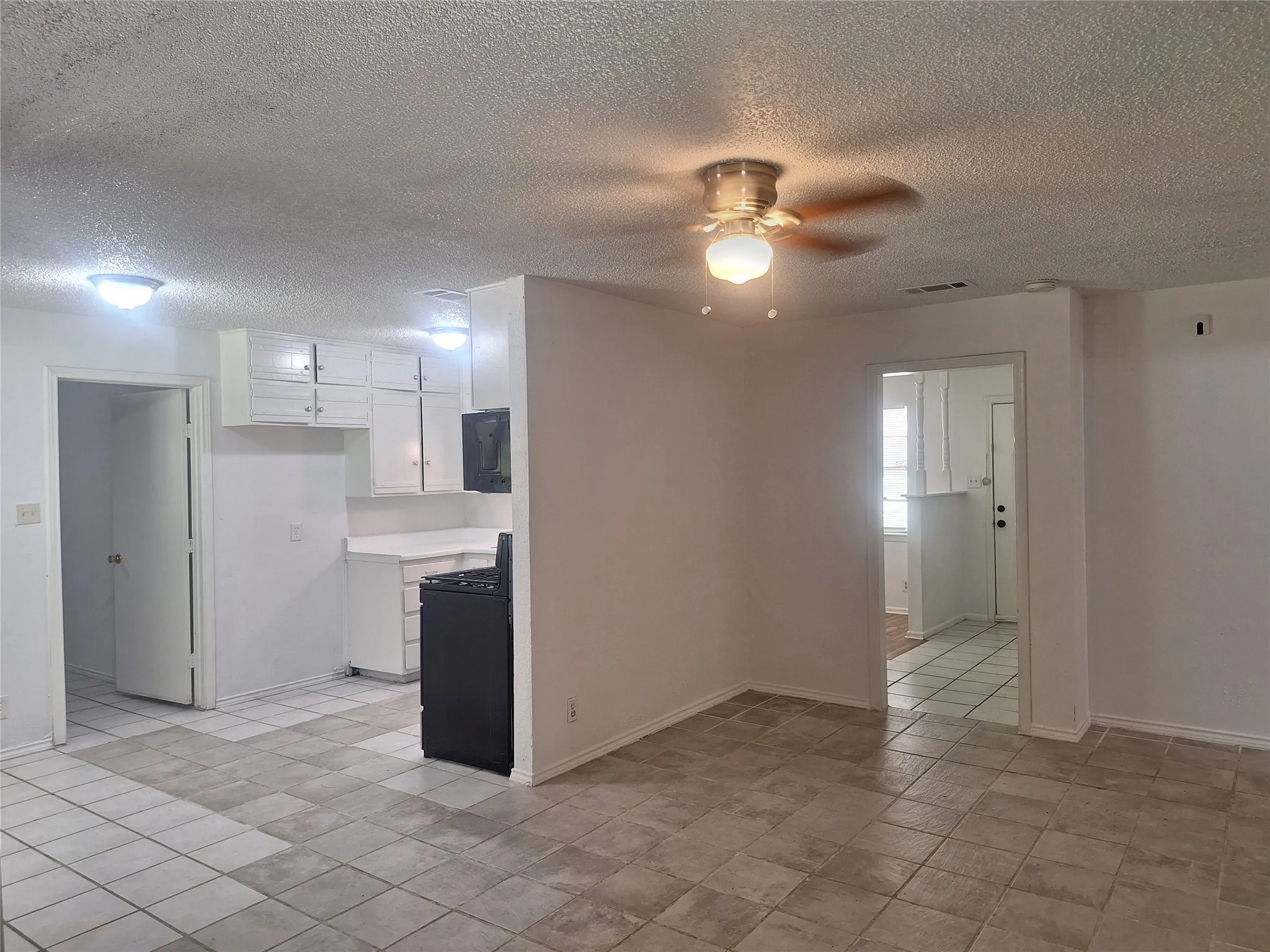 Single Family Residence For Rent in Tarrant County , 6005 Barry Drive, Watauga, Texas 76148, 3 Bedroom, 2 Bathroom, 1 Garage spaces, 1,311 Sqft, built in 1968, mls#21331647, Real Estate Agent in Watauga, Homes For Rent in Tarrant county, Homes For Rent in Watauga, Realtor in Watauga Texas, Real Estate Brokerage Independent Realty Texas, Luminita Cordes Realtor