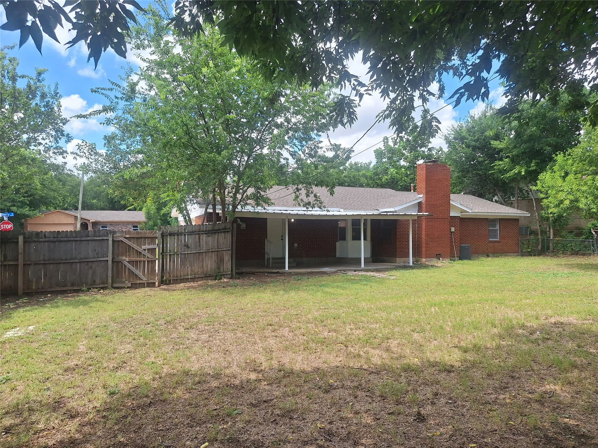 Single Family Residence For Rent in Tarrant County , 6005 Barry Drive, Watauga, Texas 76148, 3 Bedroom, 2 Bathroom, 1 Garage spaces, 1,311 Sqft, built in 1968, mls#21331647, Real Estate Agent in Watauga, Homes For Rent in Tarrant county, Homes For Rent in Watauga, Realtor in Watauga Texas, Real Estate Brokerage Independent Realty Texas, Luminita Cordes Realtor