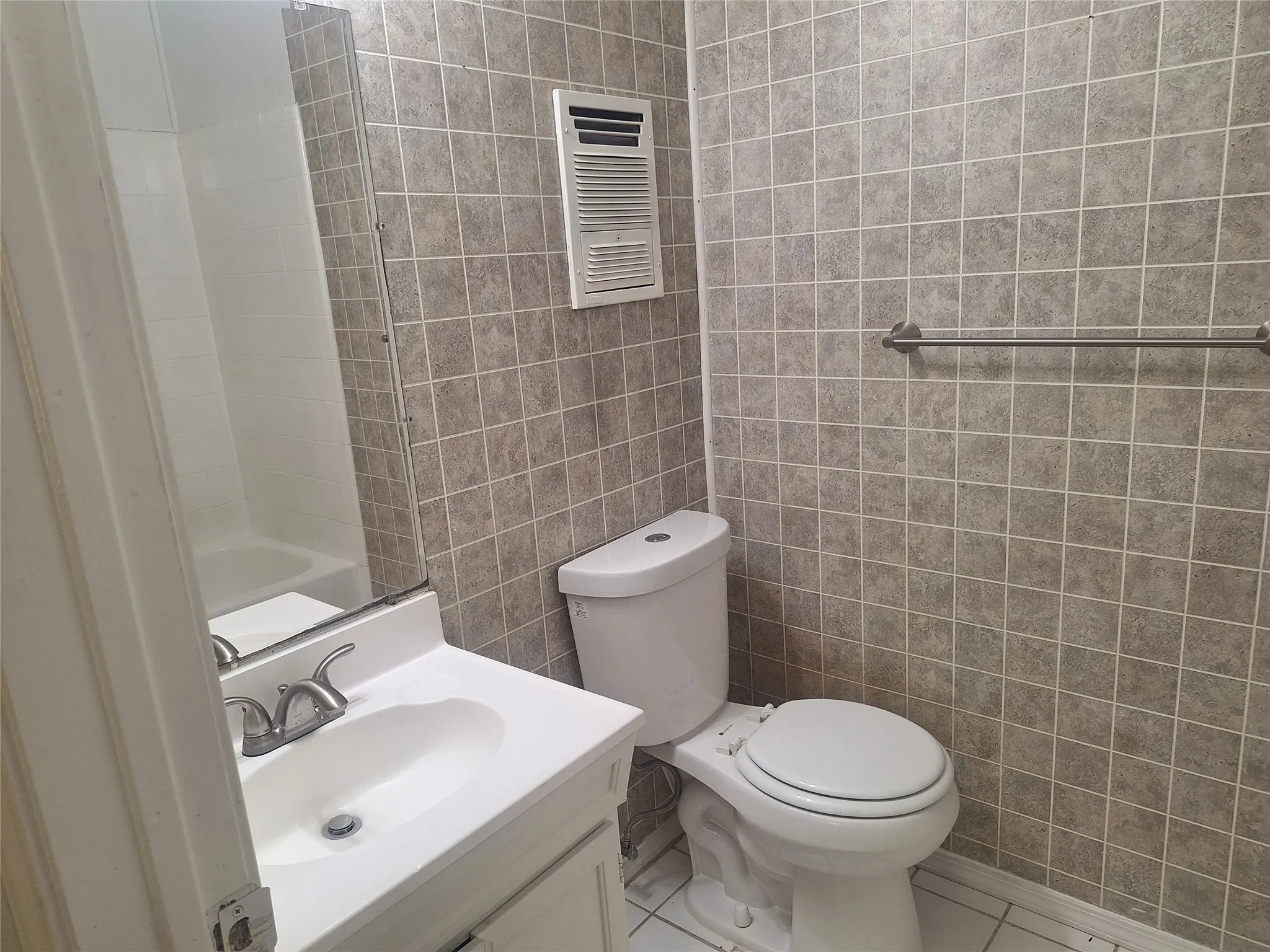 Single Family Residence For Rent in Tarrant County , 6005 Barry Drive, Watauga, Texas 76148, 3 Bedroom, 2 Bathroom, 1 Garage spaces, 1,311 Sqft, built in 1968, mls#21331647, Real Estate Agent in Watauga, Homes For Rent in Tarrant county, Homes For Rent in Watauga, Realtor in Watauga Texas, Real Estate Brokerage Independent Realty Texas, Luminita Cordes Realtor