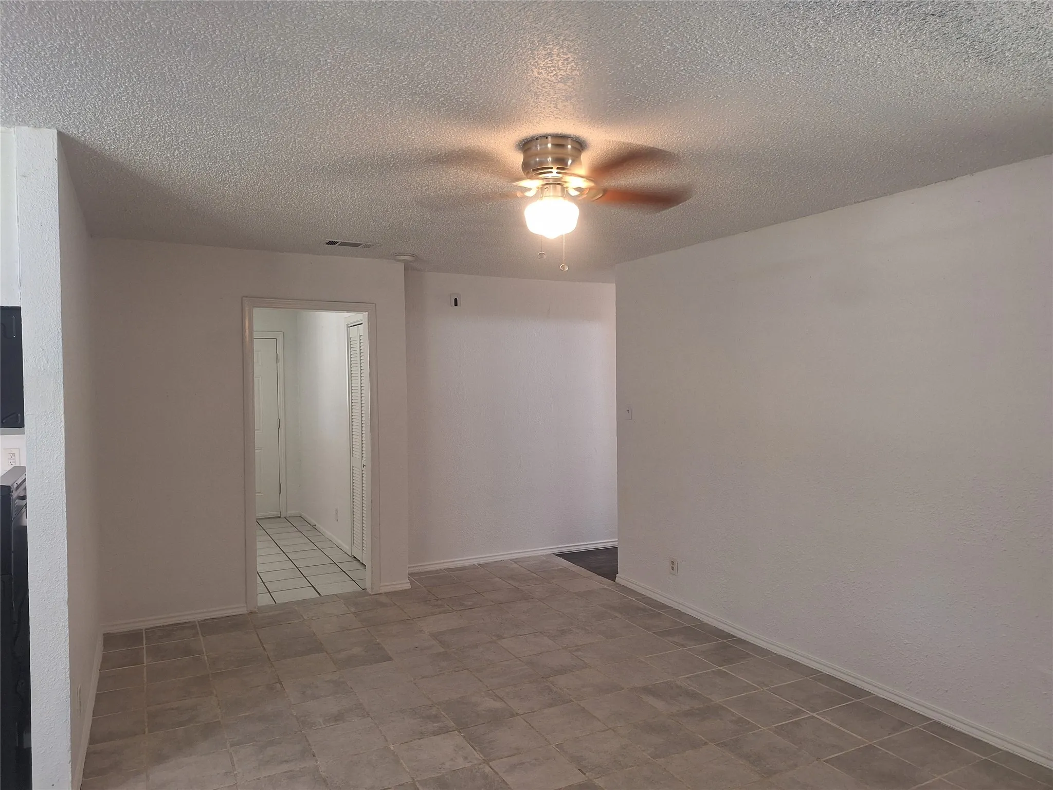 Single Family Residence For Rent in Tarrant County , 6005 Barry Drive, Watauga, Texas 76148, 3 Bedroom, 2 Bathroom, 1 Garage spaces, 1,311 Sqft, built in 1968, mls#21331647, Real Estate Agent in Watauga, Homes For Rent in Tarrant county, Homes For Rent in Watauga, Realtor in Watauga Texas, Real Estate Brokerage Independent Realty Texas, Luminita Cordes Realtor