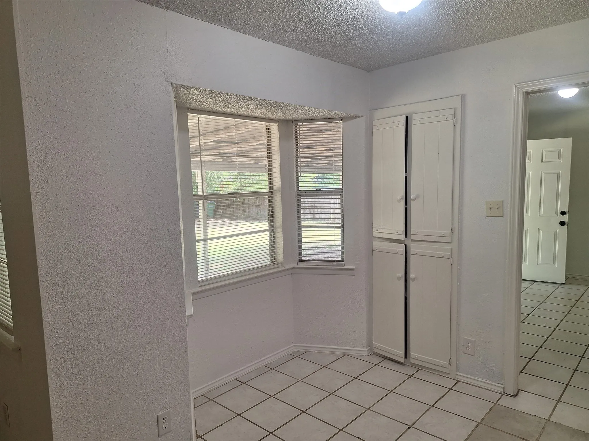 Single Family Residence For Rent in Tarrant County , 6005 Barry Drive, Watauga, Texas 76148, 3 Bedroom, 2 Bathroom, 1 Garage spaces, 1,311 Sqft, built in 1968, mls#21331647, Real Estate Agent in Watauga, Homes For Rent in Tarrant county, Homes For Rent in Watauga, Realtor in Watauga Texas, Real Estate Brokerage Independent Realty Texas, Luminita Cordes Realtor