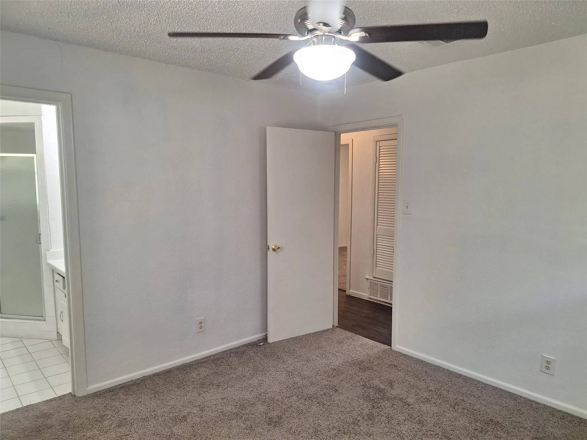 Single Family Residence For Rent in Tarrant County , 6005 Barry Drive, Watauga, Texas 76148, 3 Bedroom, 2 Bathroom, 1 Garage spaces, 1,311 Sqft, built in 1968, mls#21331647, Real Estate Agent in Watauga, Homes For Rent in Tarrant county, Homes For Rent in Watauga, Realtor in Watauga Texas, Real Estate Brokerage Independent Realty Texas, Luminita Cordes Realtor