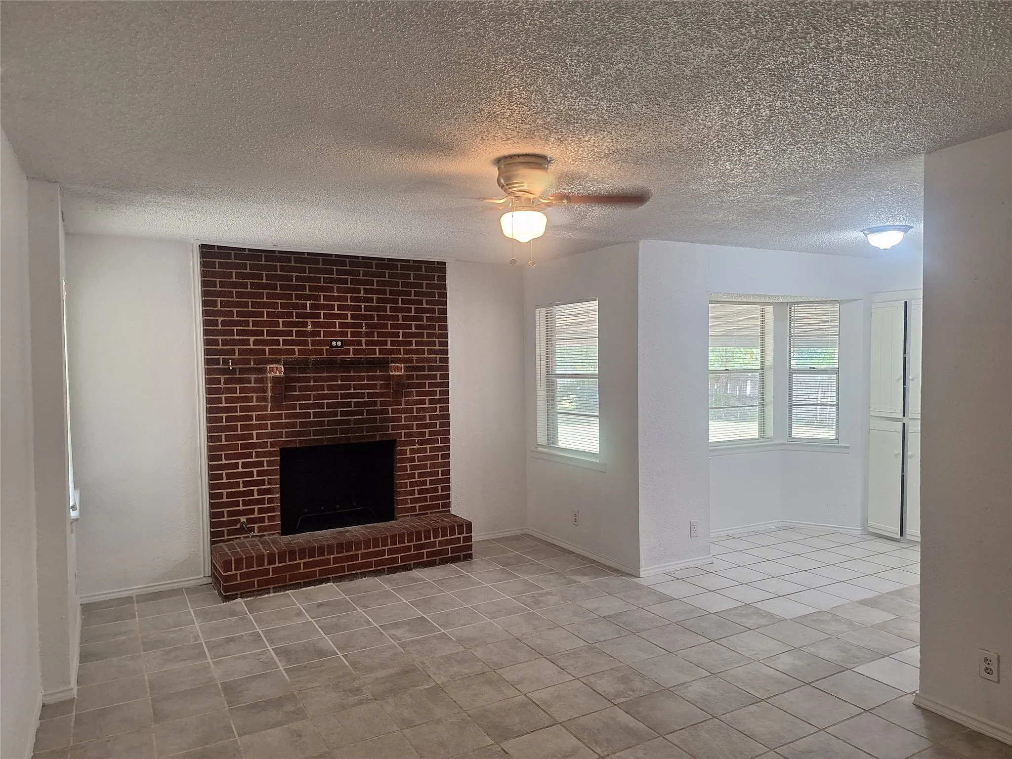 Single Family Residence For Rent in Tarrant County , 6005 Barry Drive, Watauga, Texas 76148, 3 Bedroom, 2 Bathroom, 1 Garage spaces, 1,311 Sqft, built in 1968, mls#21331647, Real Estate Agent in Watauga, Homes For Rent in Tarrant county, Homes For Rent in Watauga, Realtor in Watauga Texas, Real Estate Brokerage Independent Realty Texas, Luminita Cordes Realtor