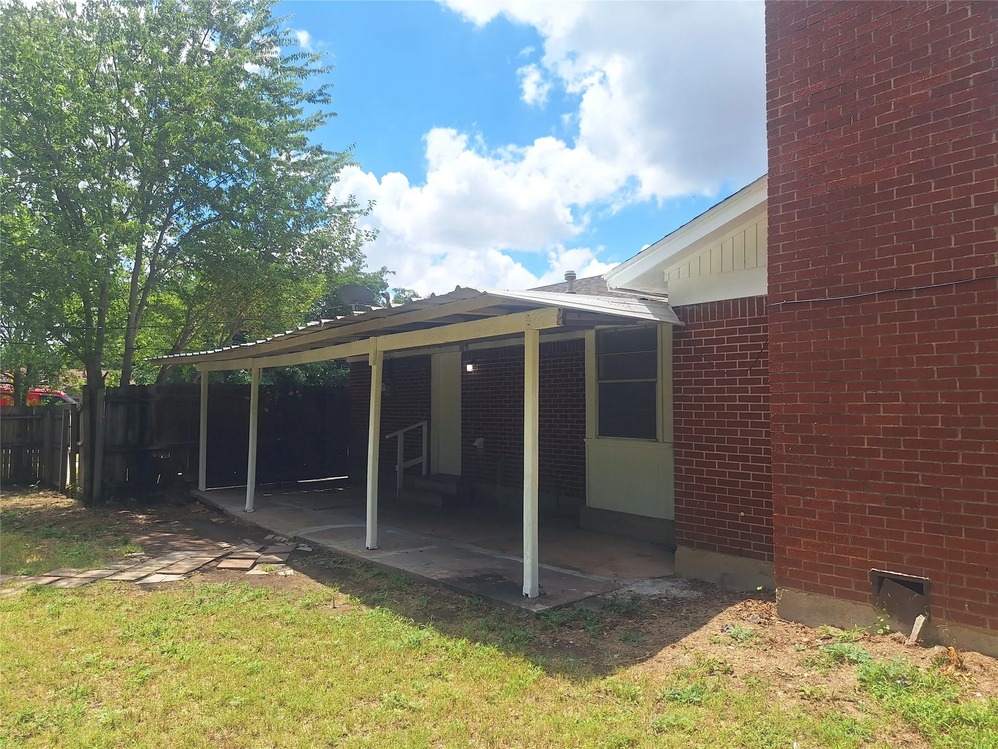 Single Family Residence For Rent in Tarrant County , 6005 Barry Drive, Watauga, Texas 76148, 3 Bedroom, 2 Bathroom, 1 Garage spaces, 1,311 Sqft, built in 1968, mls#21331647, Real Estate Agent in Watauga, Homes For Rent in Tarrant county, Homes For Rent in Watauga, Realtor in Watauga Texas, Real Estate Brokerage Independent Realty Texas, Luminita Cordes Realtor