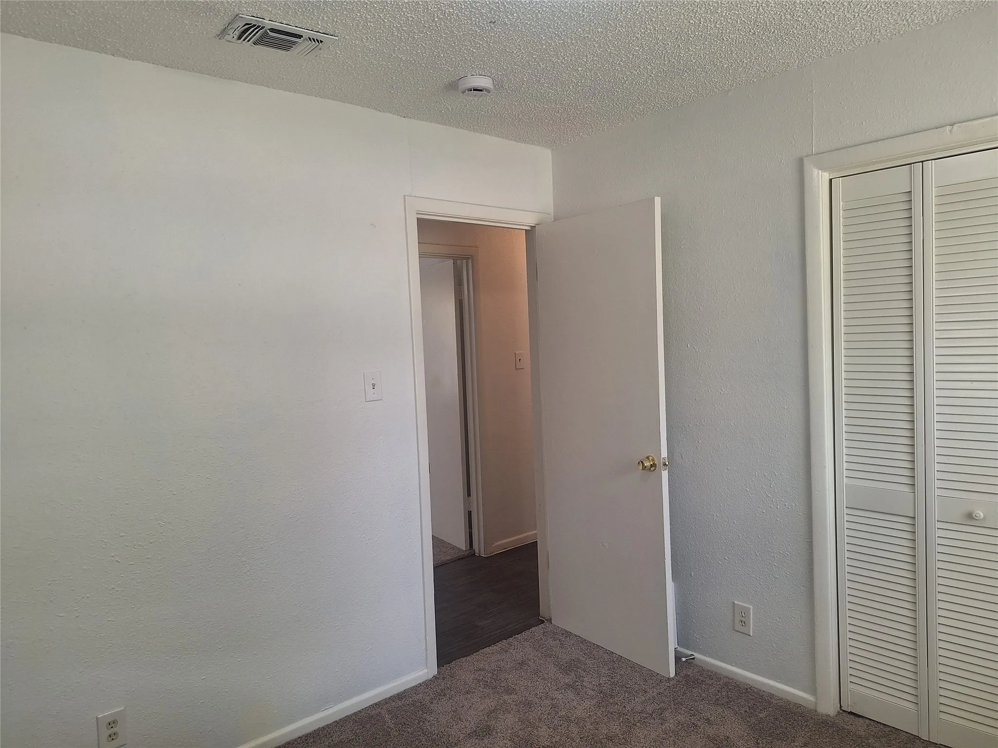 Single Family Residence For Rent in Tarrant County , 6005 Barry Drive, Watauga, Texas 76148, 3 Bedroom, 2 Bathroom, 1 Garage spaces, 1,311 Sqft, built in 1968, mls#21331647, Real Estate Agent in Watauga, Homes For Rent in Tarrant county, Homes For Rent in Watauga, Realtor in Watauga Texas, Real Estate Brokerage Independent Realty Texas, Luminita Cordes Realtor