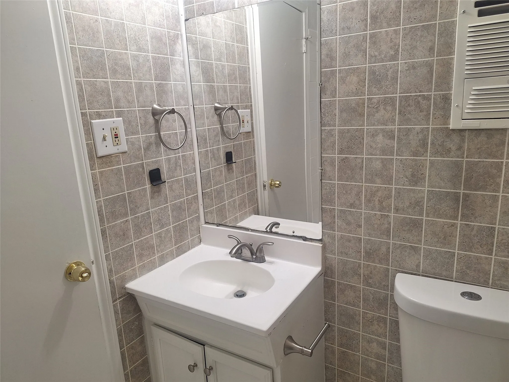Single Family Residence For Rent in Tarrant County , 6005 Barry Drive, Watauga, Texas 76148, 3 Bedroom, 2 Bathroom, 1 Garage spaces, 1,311 Sqft, built in 1968, mls#21331647, Real Estate Agent in Watauga, Homes For Rent in Tarrant county, Homes For Rent in Watauga, Realtor in Watauga Texas, Real Estate Brokerage Independent Realty Texas, Luminita Cordes Realtor