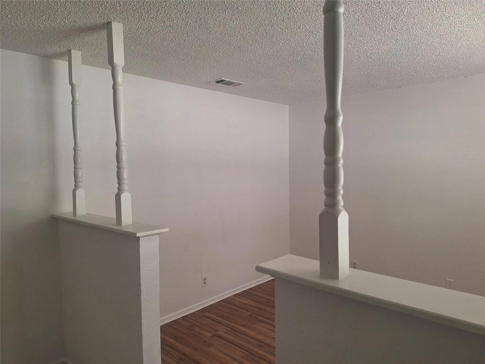 Single Family Residence For Rent in Tarrant County , 6005 Barry Drive, Watauga, Texas 76148, 3 Bedroom, 2 Bathroom, 1 Garage spaces, 1,311 Sqft, built in 1968, mls#21331647, Real Estate Agent in Watauga, Homes For Rent in Tarrant county, Homes For Rent in Watauga, Realtor in Watauga Texas, Real Estate Brokerage Independent Realty Texas, Luminita Cordes Realtor