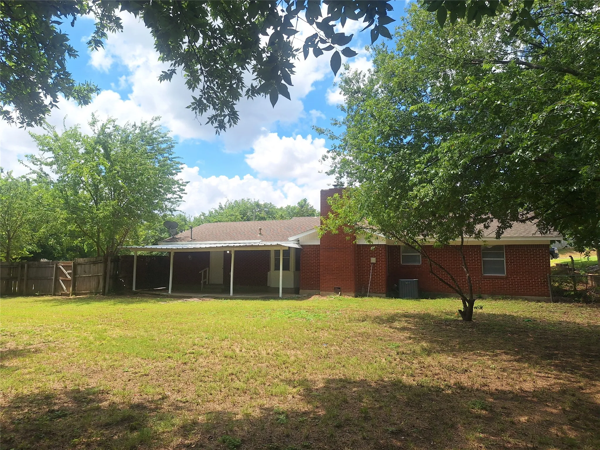 Single Family Residence For Rent in Tarrant County , 6005 Barry Drive, Watauga, Texas 76148, 3 Bedroom, 2 Bathroom, 1 Garage spaces, 1,311 Sqft, built in 1968, mls#21331647, Real Estate Agent in Watauga, Homes For Rent in Tarrant county, Homes For Rent in Watauga, Realtor in Watauga Texas, Real Estate Brokerage Independent Realty Texas, Luminita Cordes Realtor