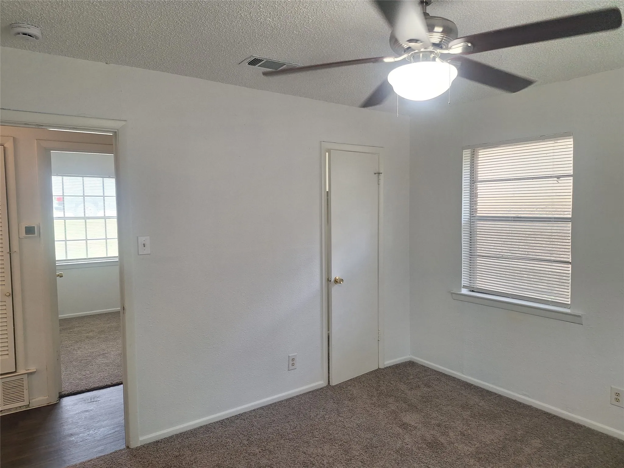 Single Family Residence For Rent in Tarrant County , 6005 Barry Drive, Watauga, Texas 76148, 3 Bedroom, 2 Bathroom, 1 Garage spaces, 1,311 Sqft, built in 1968, mls#21331647, Real Estate Agent in Watauga, Homes For Rent in Tarrant county, Homes For Rent in Watauga, Realtor in Watauga Texas, Real Estate Brokerage Independent Realty Texas, Luminita Cordes Realtor