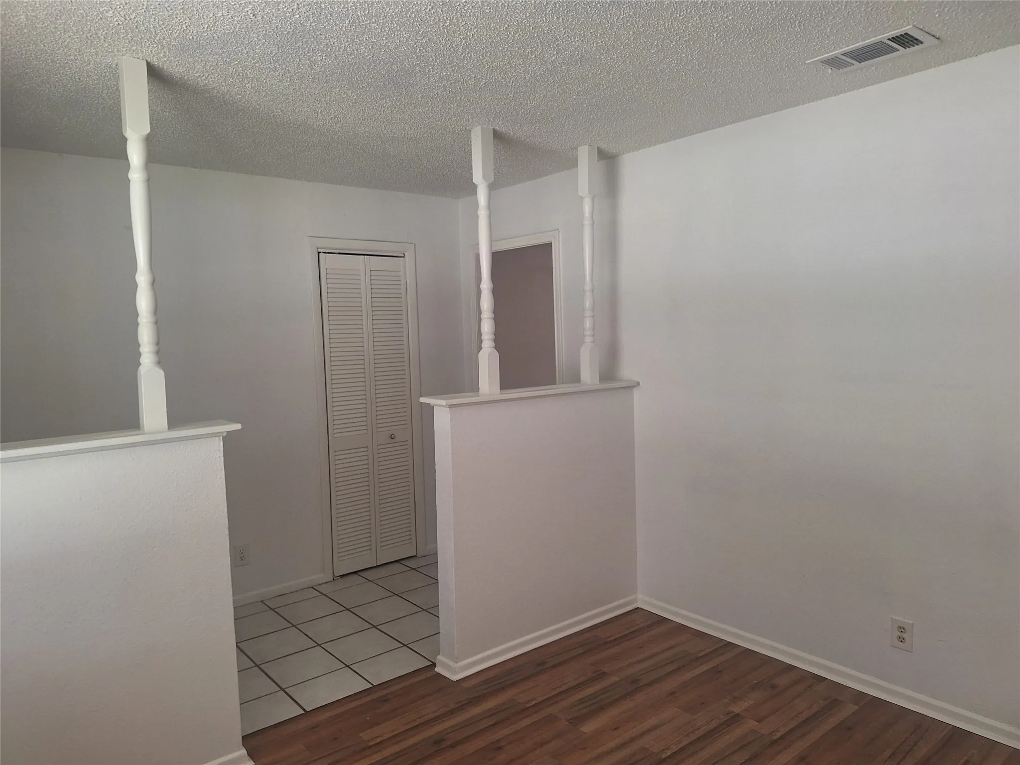 Single Family Residence For Rent in Tarrant County , 6005 Barry Drive, Watauga, Texas 76148, 3 Bedroom, 2 Bathroom, 1 Garage spaces, 1,311 Sqft, built in 1968, mls#21331647, Real Estate Agent in Watauga, Homes For Rent in Tarrant county, Homes For Rent in Watauga, Realtor in Watauga Texas, Real Estate Brokerage Independent Realty Texas, Luminita Cordes Realtor