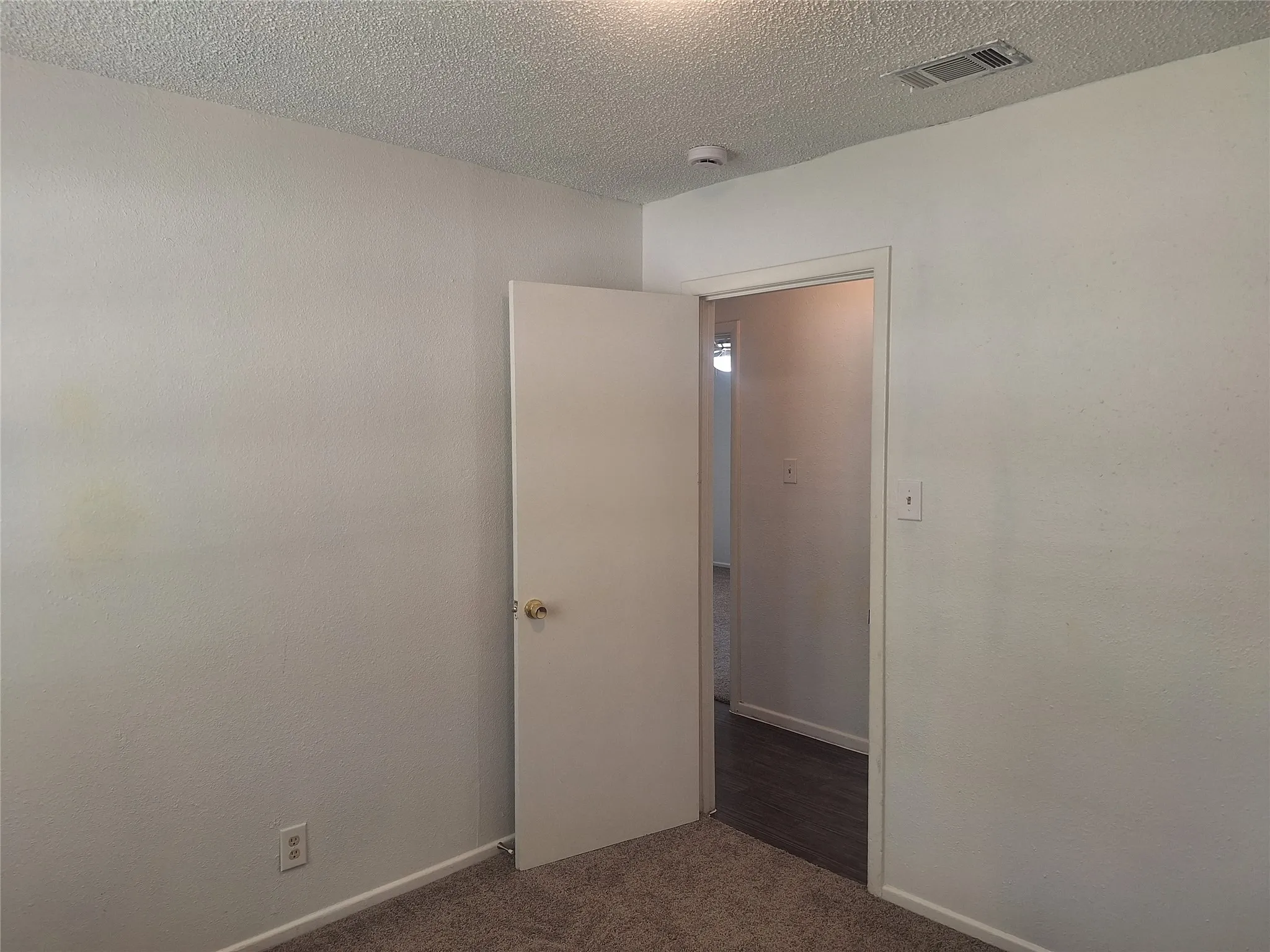 Single Family Residence For Rent in Tarrant County , 6005 Barry Drive, Watauga, Texas 76148, 3 Bedroom, 2 Bathroom, 1 Garage spaces, 1,311 Sqft, built in 1968, mls#21331647, Real Estate Agent in Watauga, Homes For Rent in Tarrant county, Homes For Rent in Watauga, Realtor in Watauga Texas, Real Estate Brokerage Independent Realty Texas, Luminita Cordes Realtor