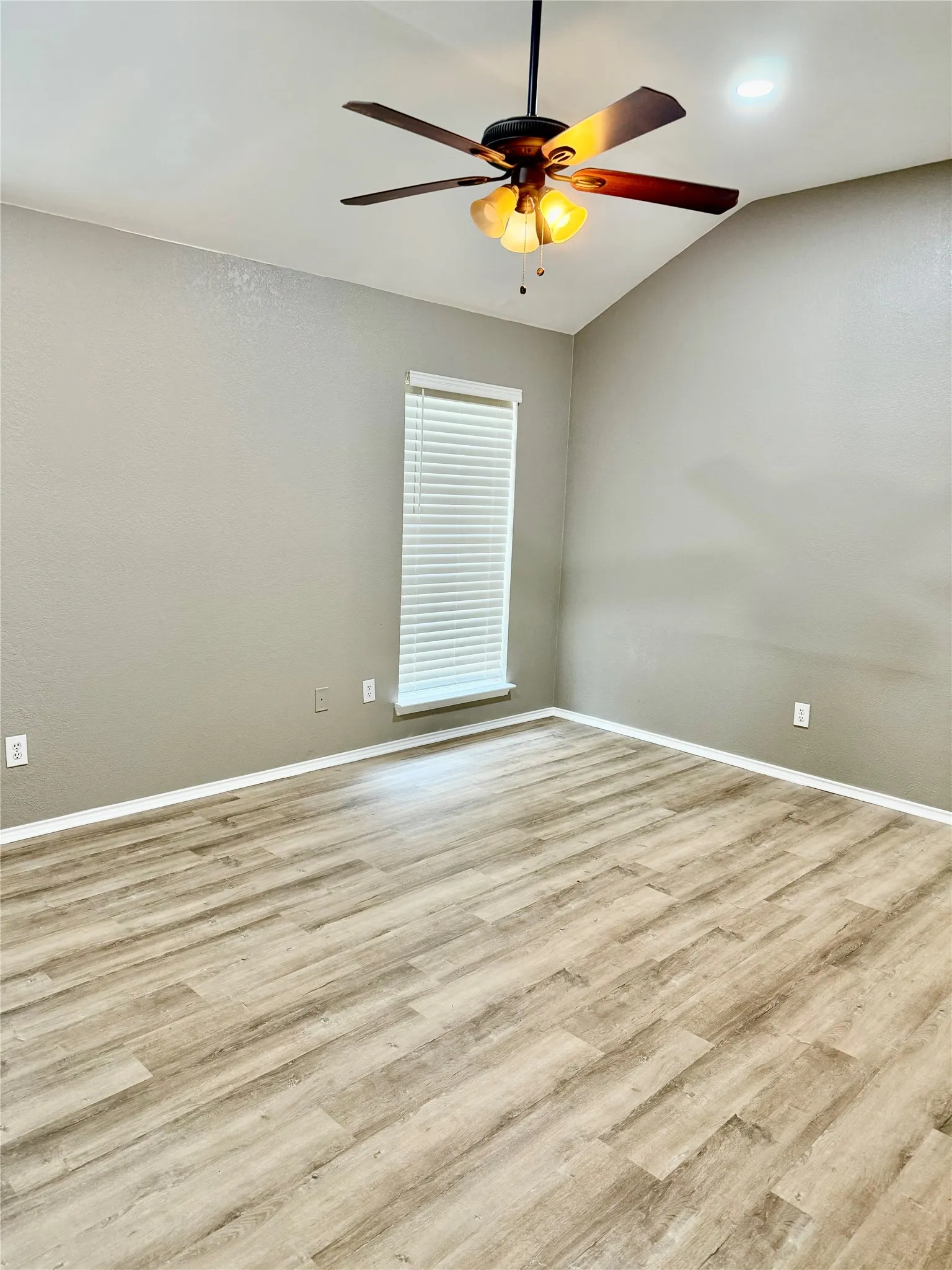 Single Family Residence For Sale in Dallas County , 1623 Allen Drive, Cedar Hill, Texas 75104, 3 Bedroom, 2 Bathroom, 2 Garage spaces, 1,822 Sqft, built in 1990, mls#21337967, Real Estate Agent in Cedar Hill, Homes For Sale in Dallas county, Homes For Sale in Cedar Hill, Realtor in Cedar Hill Texas, Real Estate Brokerage Independent Realty Texas, Luminita Cordes Realtor