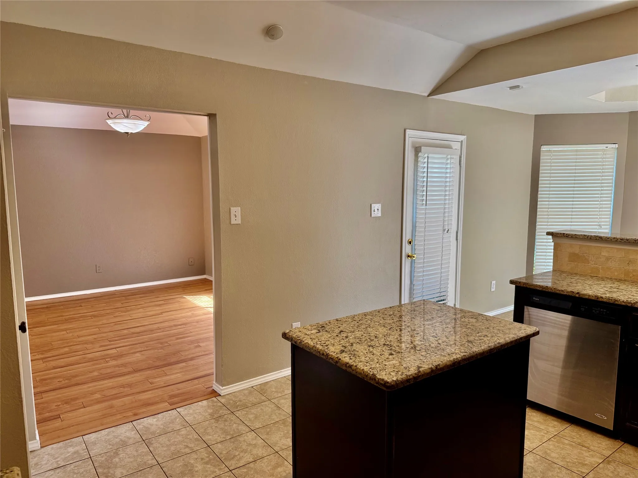 Single Family Residence For Sale in Dallas County , 1623 Allen Drive, Cedar Hill, Texas 75104, 3 Bedroom, 2 Bathroom, 2 Garage spaces, 1,822 Sqft, built in 1990, mls#21337967, Real Estate Agent in Cedar Hill, Homes For Sale in Dallas county, Homes For Sale in Cedar Hill, Realtor in Cedar Hill Texas, Real Estate Brokerage Independent Realty Texas, Luminita Cordes Realtor