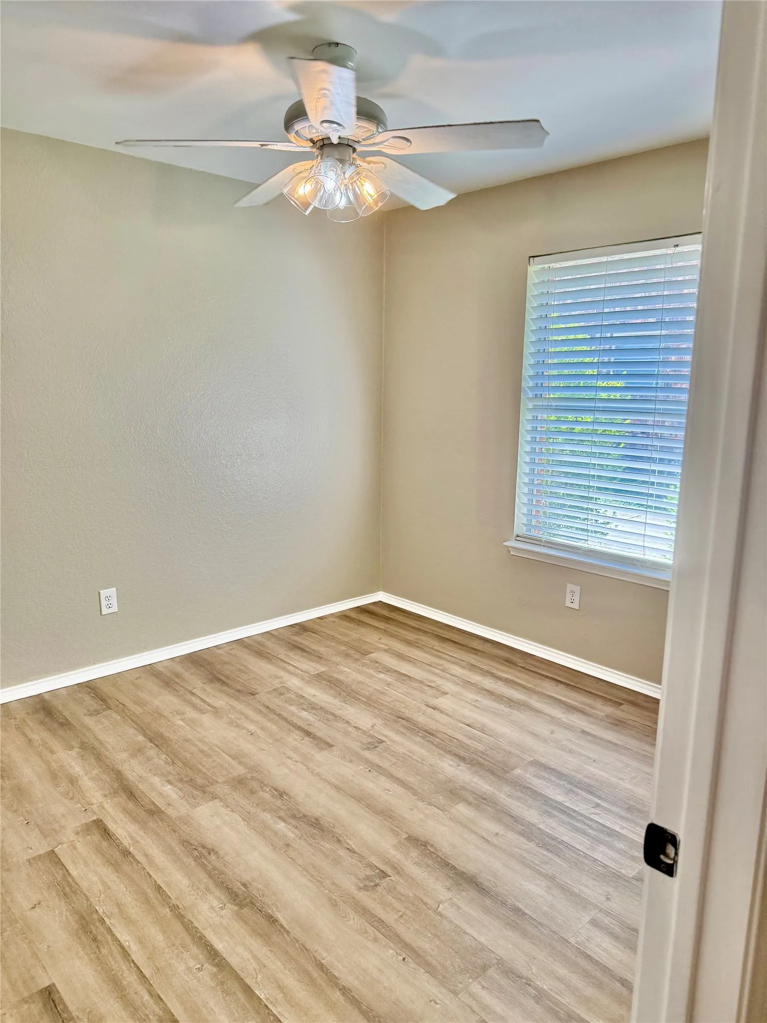 Single Family Residence For Sale in Dallas County , 1623 Allen Drive, Cedar Hill, Texas 75104, 3 Bedroom, 2 Bathroom, 2 Garage spaces, 1,822 Sqft, built in 1990, mls#21337967, Real Estate Agent in Cedar Hill, Homes For Sale in Dallas county, Homes For Sale in Cedar Hill, Realtor in Cedar Hill Texas, Real Estate Brokerage Independent Realty Texas, Luminita Cordes Realtor