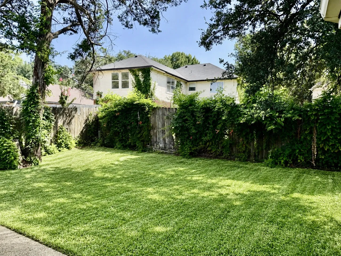 Single Family Residence For Sale in Dallas County , 1623 Allen Drive, Cedar Hill, Texas 75104, 3 Bedroom, 2 Bathroom, 2 Garage spaces, 1,822 Sqft, built in 1990, mls#21337967, Real Estate Agent in Cedar Hill, Homes For Sale in Dallas county, Homes For Sale in Cedar Hill, Realtor in Cedar Hill Texas, Real Estate Brokerage Independent Realty Texas, Luminita Cordes Realtor