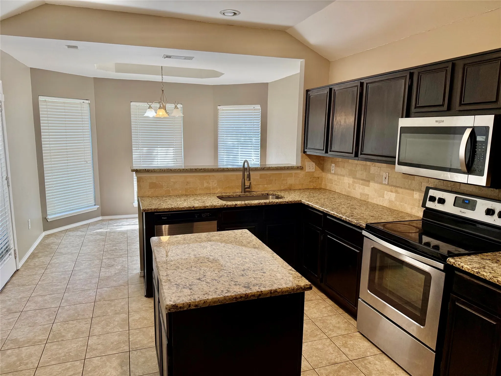 Single Family Residence For Sale in Dallas County , 1623 Allen Drive, Cedar Hill, Texas 75104, 3 Bedroom, 2 Bathroom, 2 Garage spaces, 1,822 Sqft, built in 1990, mls#21337967, Real Estate Agent in Cedar Hill, Homes For Sale in Dallas county, Homes For Sale in Cedar Hill, Realtor in Cedar Hill Texas, Real Estate Brokerage Independent Realty Texas, Luminita Cordes Realtor