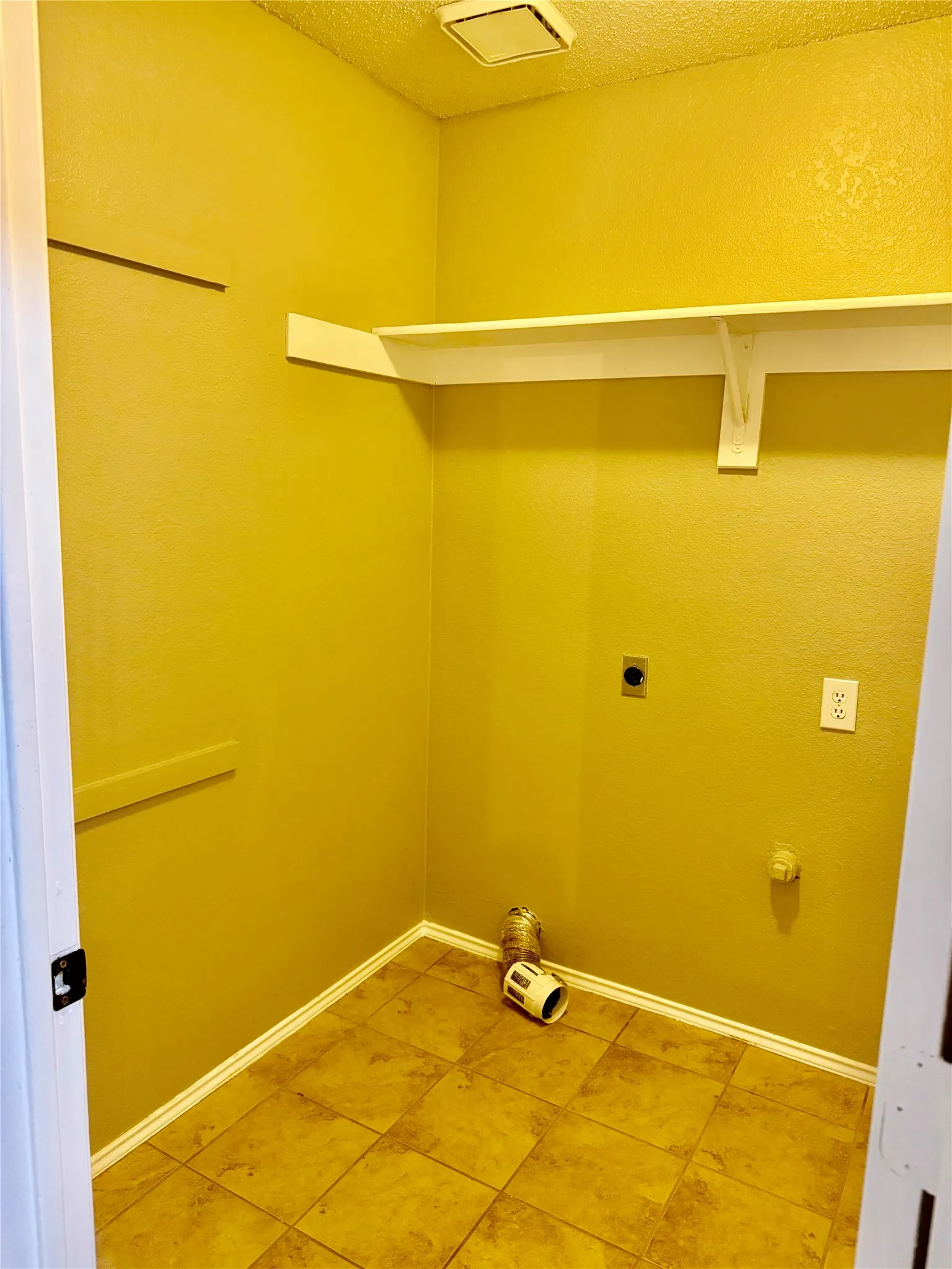 Single Family Residence For Sale in Dallas County , 1623 Allen Drive, Cedar Hill, Texas 75104, 3 Bedroom, 2 Bathroom, 2 Garage spaces, 1,822 Sqft, built in 1990, mls#21337967, Real Estate Agent in Cedar Hill, Homes For Sale in Dallas county, Homes For Sale in Cedar Hill, Realtor in Cedar Hill Texas, Real Estate Brokerage Independent Realty Texas, Luminita Cordes Realtor