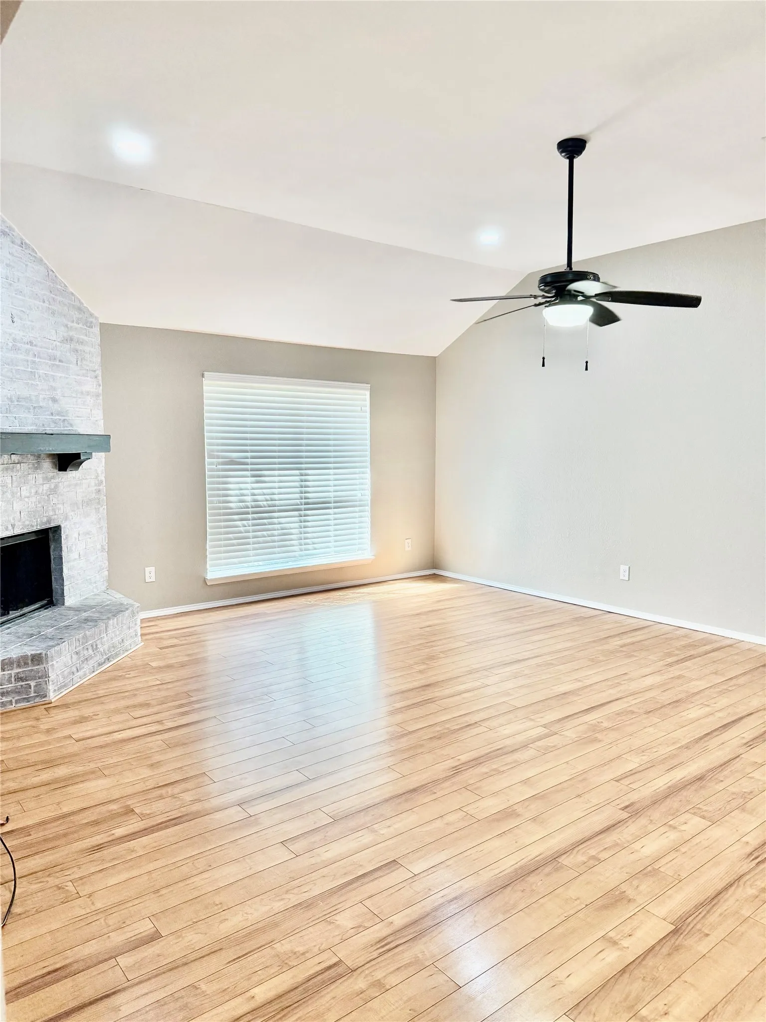Single Family Residence For Sale in Dallas County , 1623 Allen Drive, Cedar Hill, Texas 75104, 3 Bedroom, 2 Bathroom, 2 Garage spaces, 1,822 Sqft, built in 1990, mls#21337967, Real Estate Agent in Cedar Hill, Homes For Sale in Dallas county, Homes For Sale in Cedar Hill, Realtor in Cedar Hill Texas, Real Estate Brokerage Independent Realty Texas, Luminita Cordes Realtor
