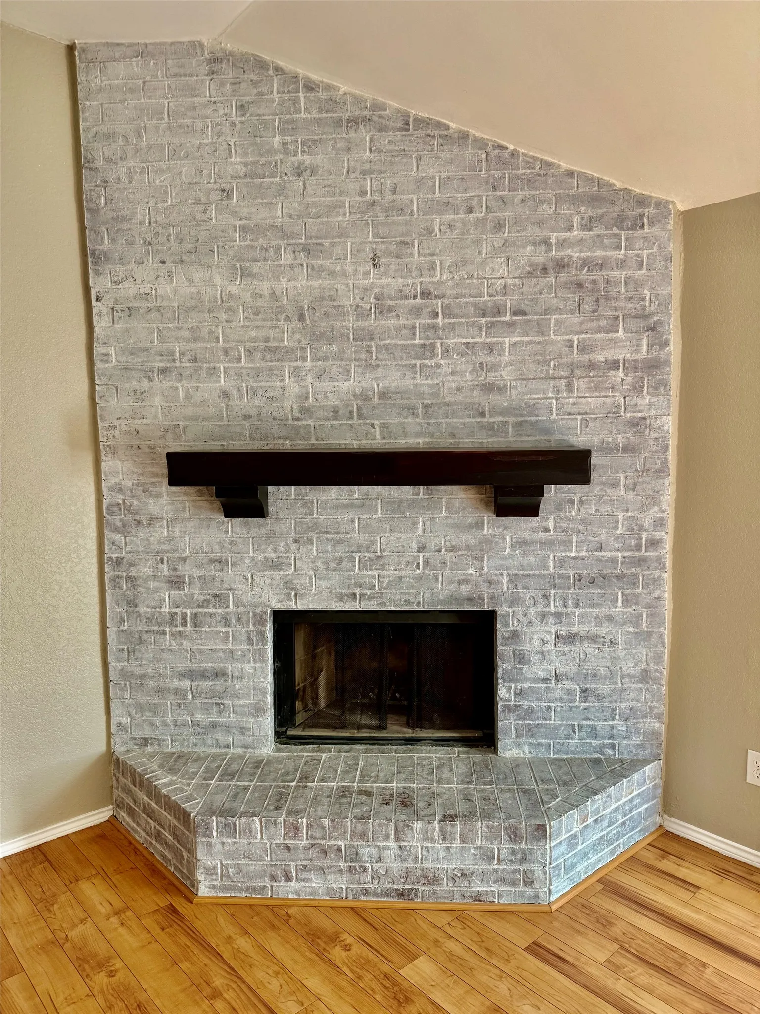 Single Family Residence For Sale in Dallas County , 1623 Allen Drive, Cedar Hill, Texas 75104, 3 Bedroom, 2 Bathroom, 2 Garage spaces, 1,822 Sqft, built in 1990, mls#21337967, Real Estate Agent in Cedar Hill, Homes For Sale in Dallas county, Homes For Sale in Cedar Hill, Realtor in Cedar Hill Texas, Real Estate Brokerage Independent Realty Texas, Luminita Cordes Realtor