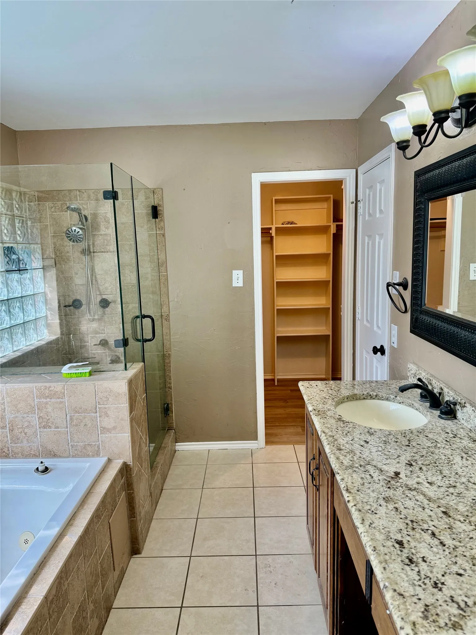 Single Family Residence For Sale in Dallas County , 1623 Allen Drive, Cedar Hill, Texas 75104, 3 Bedroom, 2 Bathroom, 2 Garage spaces, 1,822 Sqft, built in 1990, mls#21337967, Real Estate Agent in Cedar Hill, Homes For Sale in Dallas county, Homes For Sale in Cedar Hill, Realtor in Cedar Hill Texas, Real Estate Brokerage Independent Realty Texas, Luminita Cordes Realtor