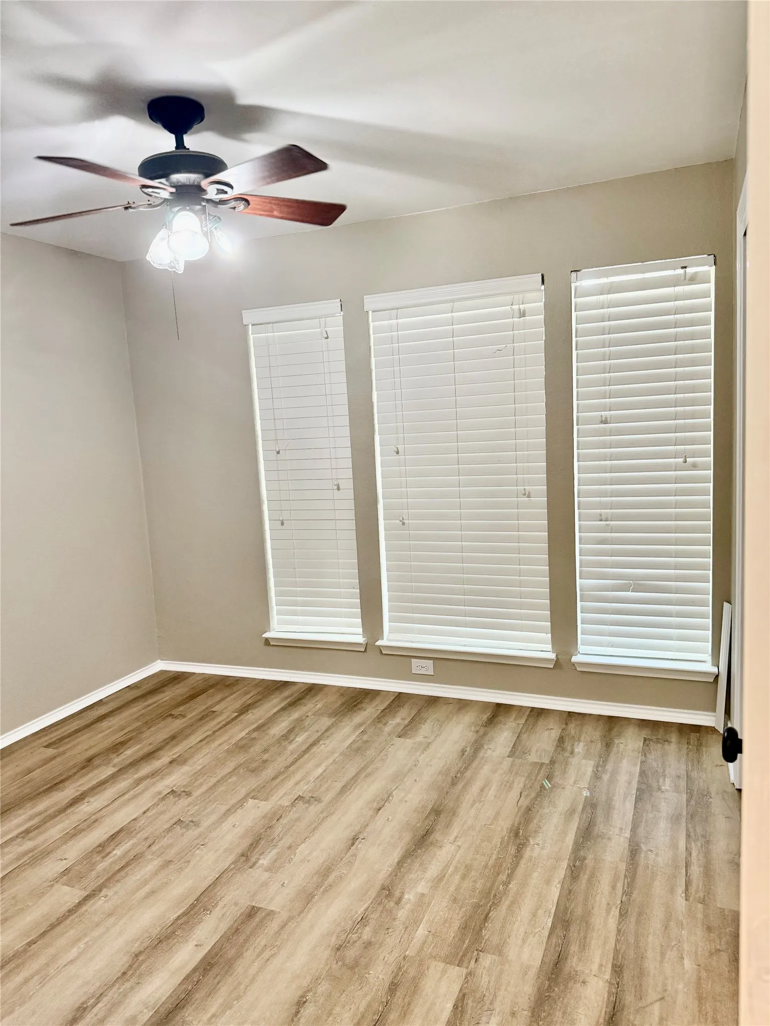 Single Family Residence For Sale in Dallas County , 1623 Allen Drive, Cedar Hill, Texas 75104, 3 Bedroom, 2 Bathroom, 2 Garage spaces, 1,822 Sqft, built in 1990, mls#21337967, Real Estate Agent in Cedar Hill, Homes For Sale in Dallas county, Homes For Sale in Cedar Hill, Realtor in Cedar Hill Texas, Real Estate Brokerage Independent Realty Texas, Luminita Cordes Realtor