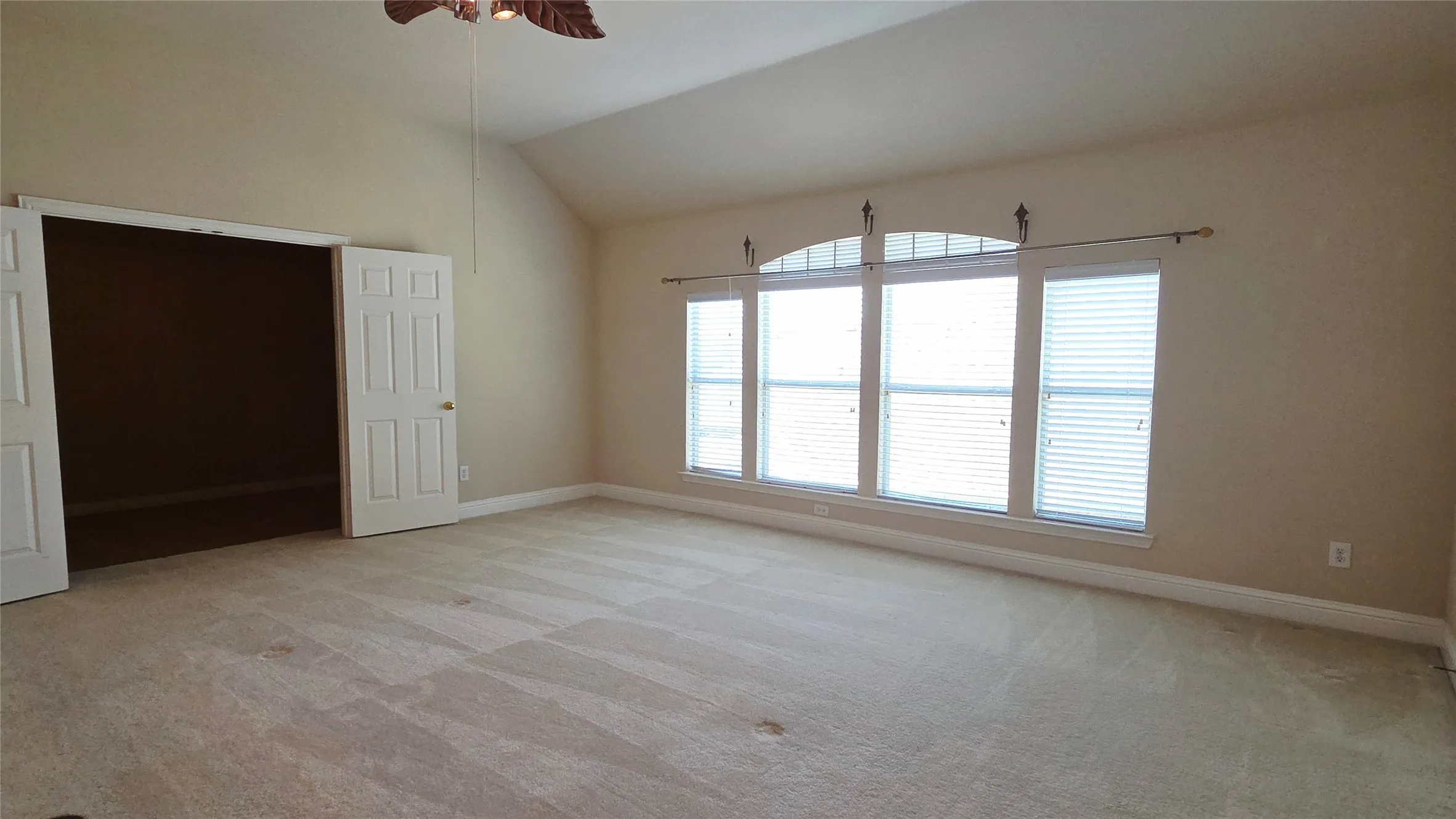 Single Family Residence For Rent in Dallas County , 1902 Smoke Tree Trail, Garland, Texas 75040, 5 Bedroom, 4 Bathroom, 2 Garage spaces, 3,943 Sqft, built in 2005, mls#21338134, Real Estate Agent in Garland, Homes For Rent in Dallas county, Homes For Rent in Garland, Realtor in Garland Texas, Real Estate Brokerage Independent Realty Texas, Luminita Cordes Realtor