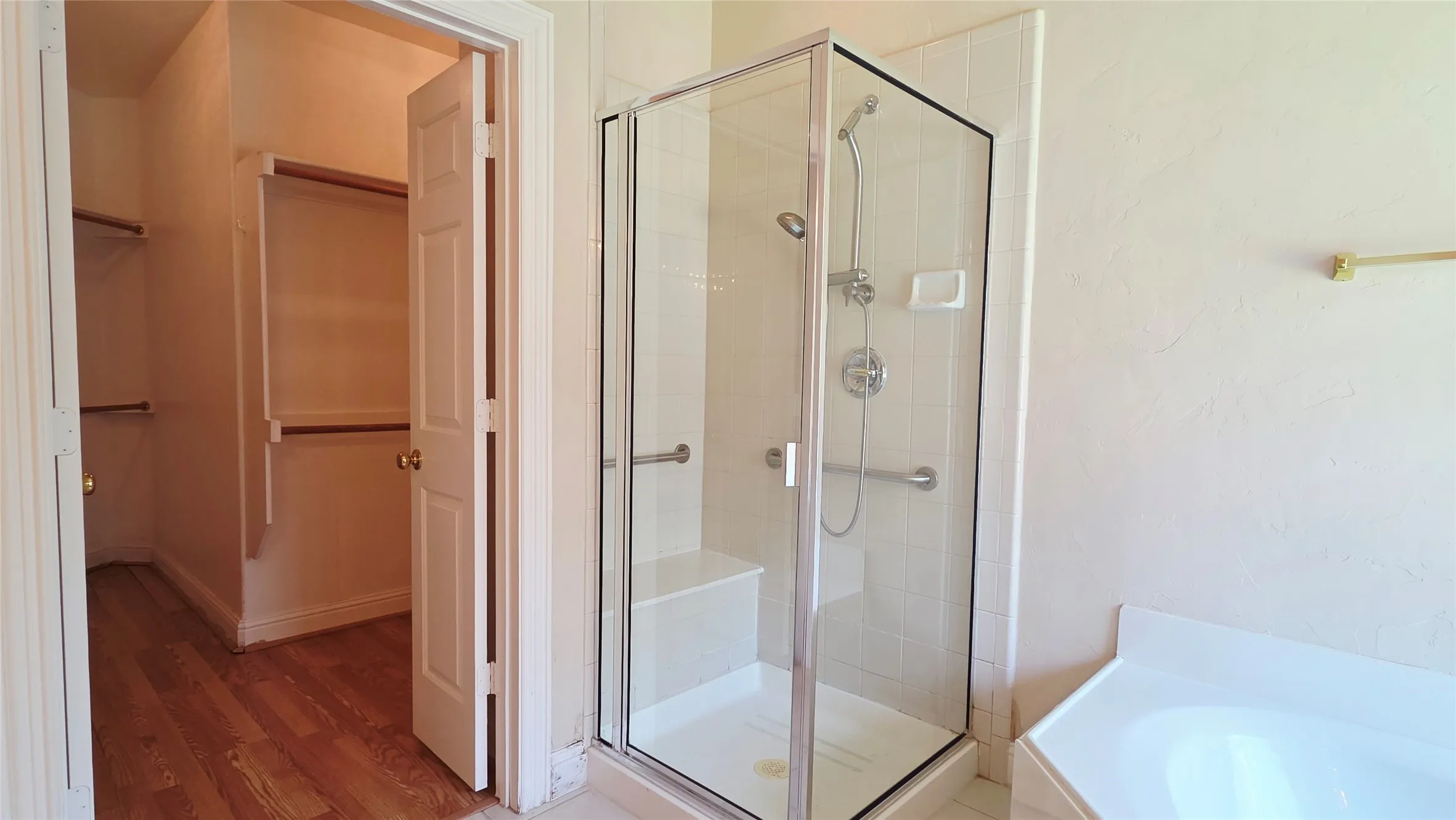 Single Family Residence For Rent in Dallas County , 1902 Smoke Tree Trail, Garland, Texas 75040, 5 Bedroom, 4 Bathroom, 2 Garage spaces, 3,943 Sqft, built in 2005, mls#21338134, Real Estate Agent in Garland, Homes For Rent in Dallas county, Homes For Rent in Garland, Realtor in Garland Texas, Real Estate Brokerage Independent Realty Texas, Luminita Cordes Realtor