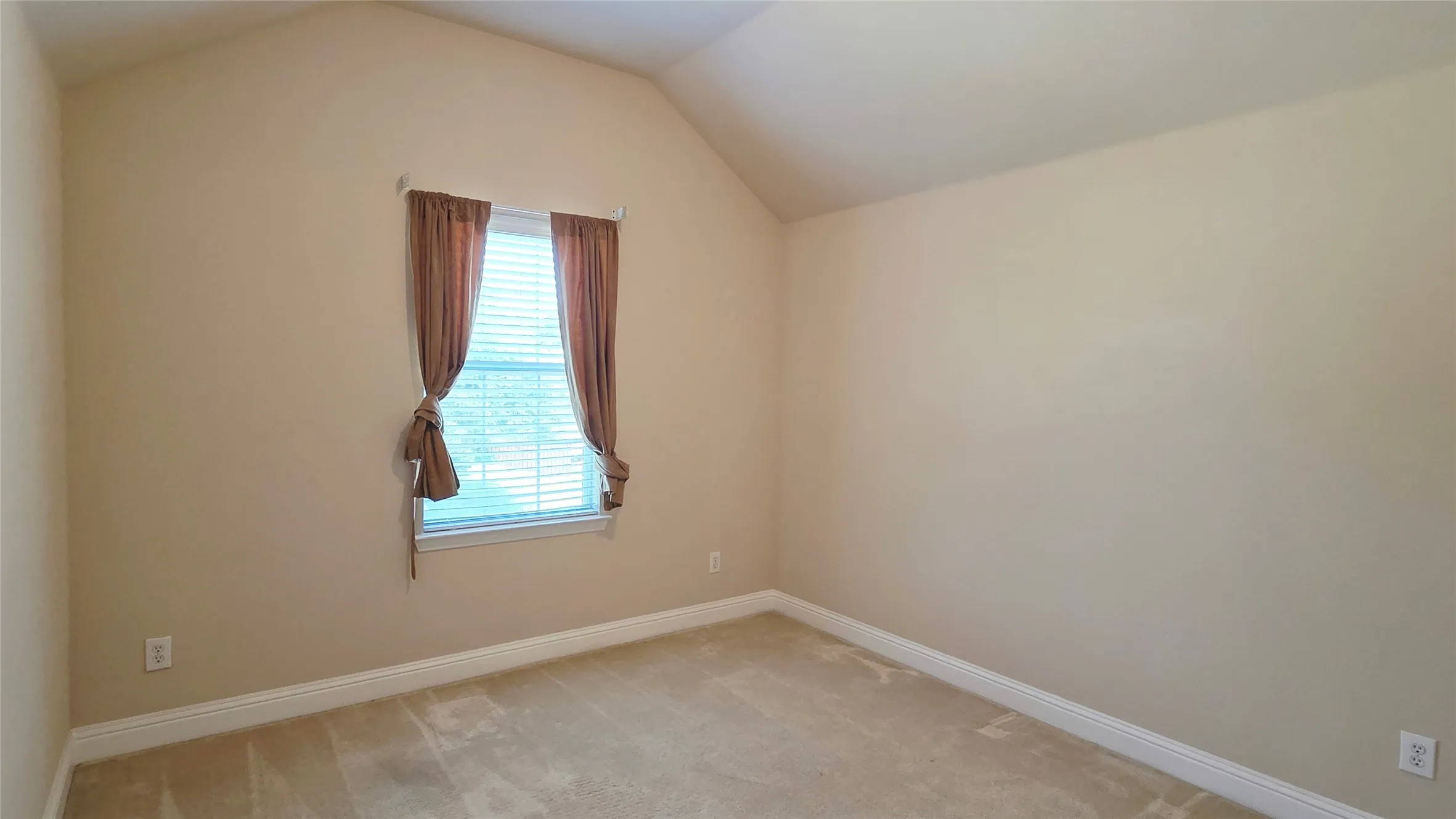 Single Family Residence For Rent in Dallas County , 1902 Smoke Tree Trail, Garland, Texas 75040, 5 Bedroom, 4 Bathroom, 2 Garage spaces, 3,943 Sqft, built in 2005, mls#21338134, Real Estate Agent in Garland, Homes For Rent in Dallas county, Homes For Rent in Garland, Realtor in Garland Texas, Real Estate Brokerage Independent Realty Texas, Luminita Cordes Realtor