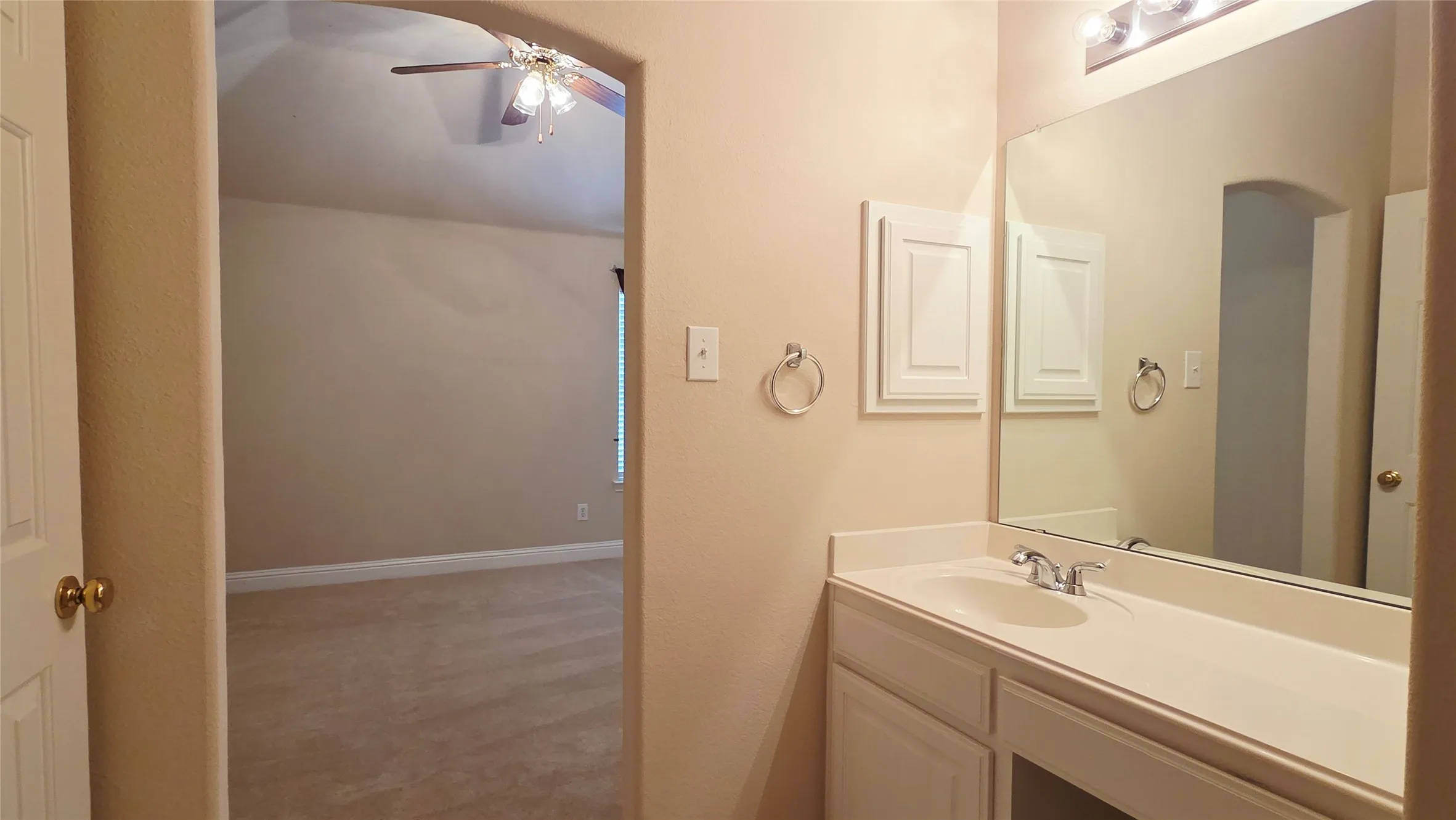 Single Family Residence For Rent in Dallas County , 1902 Smoke Tree Trail, Garland, Texas 75040, 5 Bedroom, 4 Bathroom, 2 Garage spaces, 3,943 Sqft, built in 2005, mls#21338134, Real Estate Agent in Garland, Homes For Rent in Dallas county, Homes For Rent in Garland, Realtor in Garland Texas, Real Estate Brokerage Independent Realty Texas, Luminita Cordes Realtor