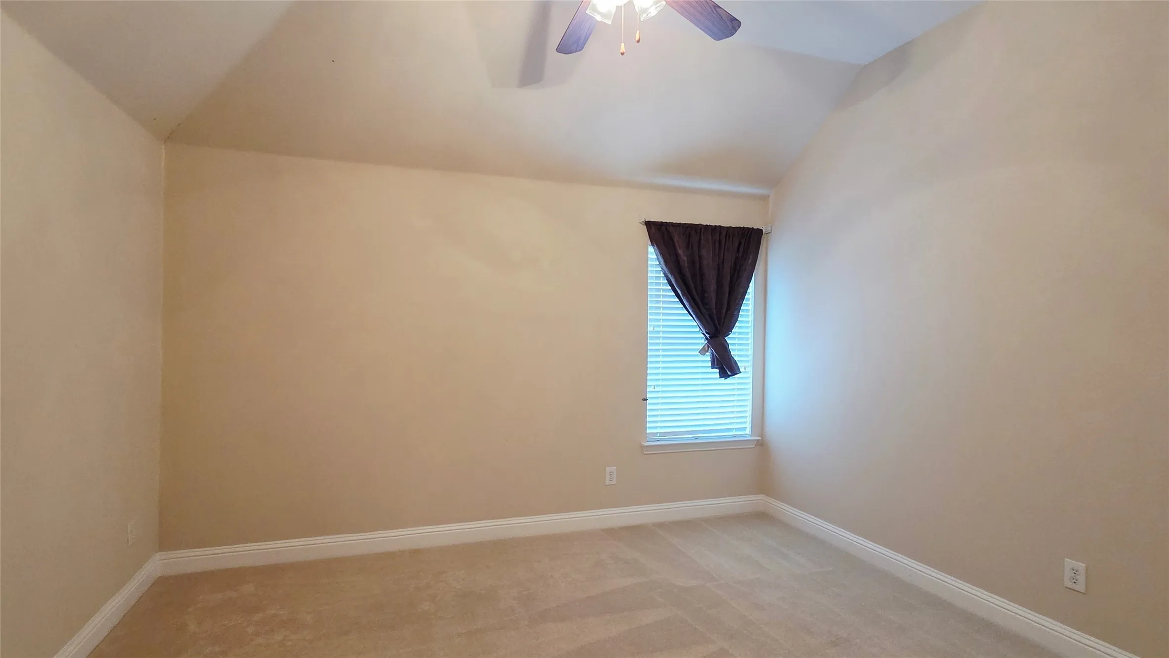 Single Family Residence For Rent in Dallas County , 1902 Smoke Tree Trail, Garland, Texas 75040, 5 Bedroom, 4 Bathroom, 2 Garage spaces, 3,943 Sqft, built in 2005, mls#21338134, Real Estate Agent in Garland, Homes For Rent in Dallas county, Homes For Rent in Garland, Realtor in Garland Texas, Real Estate Brokerage Independent Realty Texas, Luminita Cordes Realtor