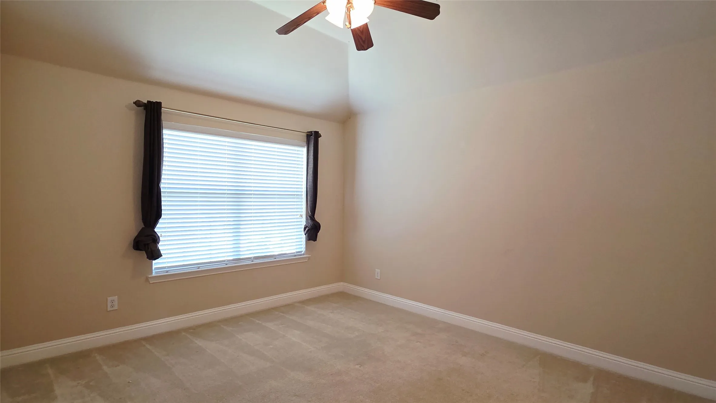 Single Family Residence For Rent in Dallas County , 1902 Smoke Tree Trail, Garland, Texas 75040, 5 Bedroom, 4 Bathroom, 2 Garage spaces, 3,943 Sqft, built in 2005, mls#21338134, Real Estate Agent in Garland, Homes For Rent in Dallas county, Homes For Rent in Garland, Realtor in Garland Texas, Real Estate Brokerage Independent Realty Texas, Luminita Cordes Realtor
