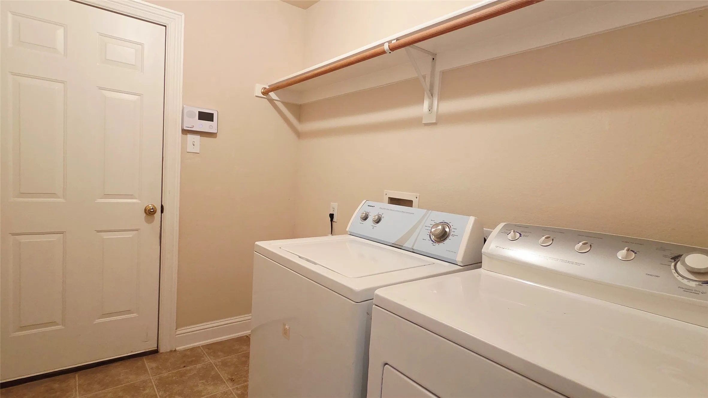 Single Family Residence For Rent in Dallas County , 1902 Smoke Tree Trail, Garland, Texas 75040, 5 Bedroom, 4 Bathroom, 2 Garage spaces, 3,943 Sqft, built in 2005, mls#21338134, Real Estate Agent in Garland, Homes For Rent in Dallas county, Homes For Rent in Garland, Realtor in Garland Texas, Real Estate Brokerage Independent Realty Texas, Luminita Cordes Realtor