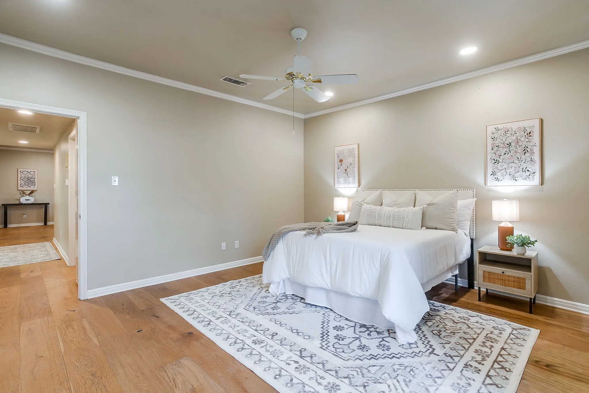 Townhouse For Sale in Tarrant County , 4414 Glenwood Court, Fort Worth, Texas 76109, 2 Bedroom, 2 Bathroom, 1 Garage spaces, 1,184 Sqft, built in 1975, mls#21337879, Real Estate Agent in Fort Worth, Homes For Sale in Tarrant county, Homes For Sale in Fort Worth, Realtor in Fort Worth Texas, Real Estate Brokerage Independent Realty Texas, Luminita Cordes Realtor
