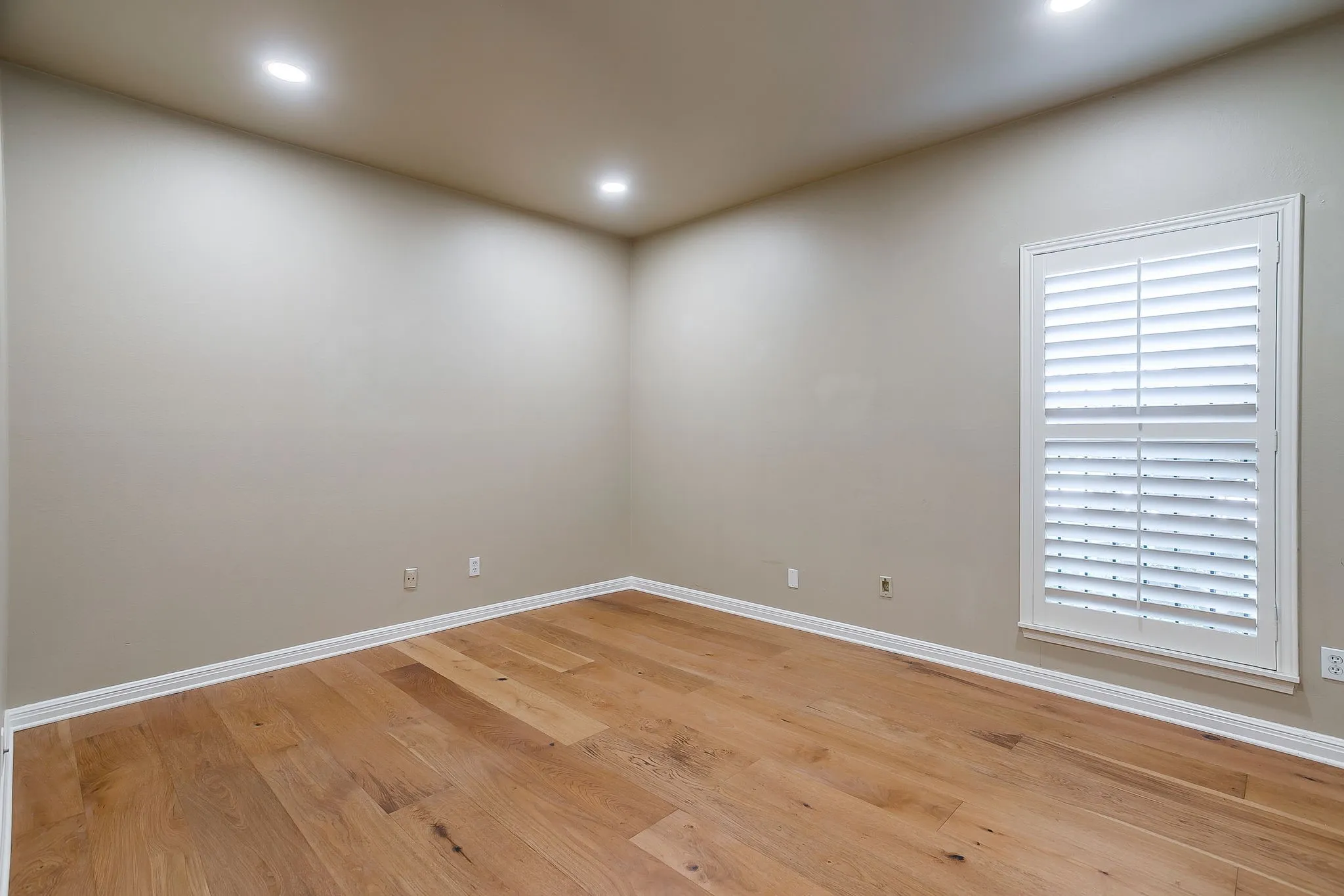 Townhouse For Sale in Tarrant County , 4414 Glenwood Court, Fort Worth, Texas 76109, 2 Bedroom, 2 Bathroom, 1 Garage spaces, 1,184 Sqft, built in 1975, mls#21337879, Real Estate Agent in Fort Worth, Homes For Sale in Tarrant county, Homes For Sale in Fort Worth, Realtor in Fort Worth Texas, Real Estate Brokerage Independent Realty Texas, Luminita Cordes Realtor