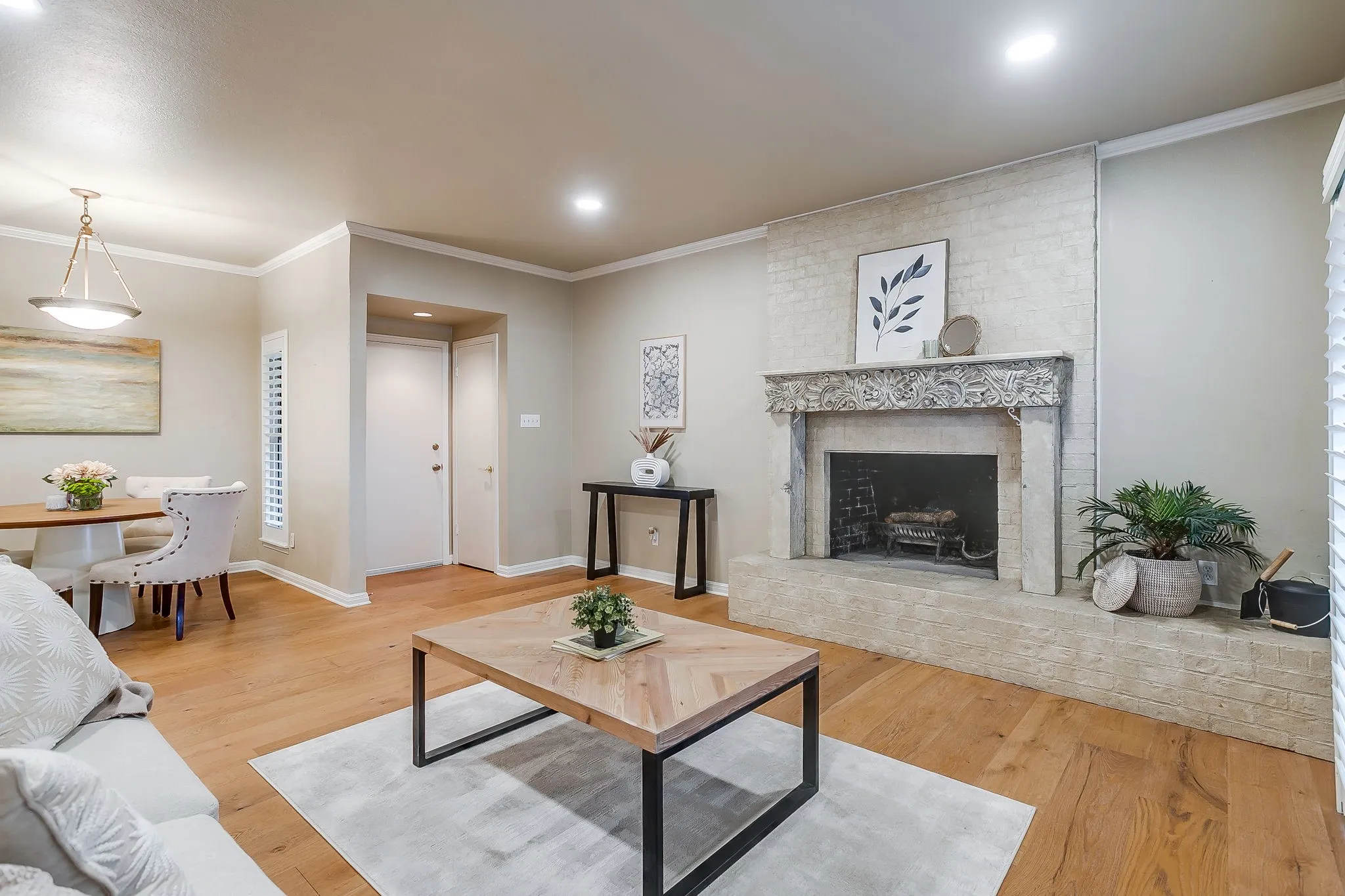 Townhouse For Sale in Tarrant County , 4414 Glenwood Court, Fort Worth, Texas 76109, 2 Bedroom, 2 Bathroom, 1 Garage spaces, 1,184 Sqft, built in 1975, mls#21337879, Real Estate Agent in Fort Worth, Homes For Sale in Tarrant county, Homes For Sale in Fort Worth, Realtor in Fort Worth Texas, Real Estate Brokerage Independent Realty Texas, Luminita Cordes Realtor