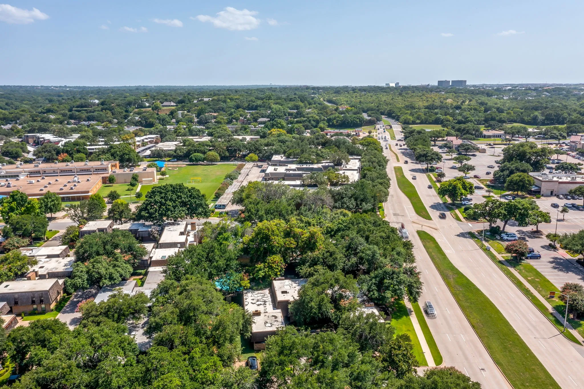 Townhouse For Sale in Tarrant County , 4414 Glenwood Court, Fort Worth, Texas 76109, 2 Bedroom, 2 Bathroom, 1 Garage spaces, 1,184 Sqft, built in 1975, mls#21337879, Real Estate Agent in Fort Worth, Homes For Sale in Tarrant county, Homes For Sale in Fort Worth, Realtor in Fort Worth Texas, Real Estate Brokerage Independent Realty Texas, Luminita Cordes Realtor