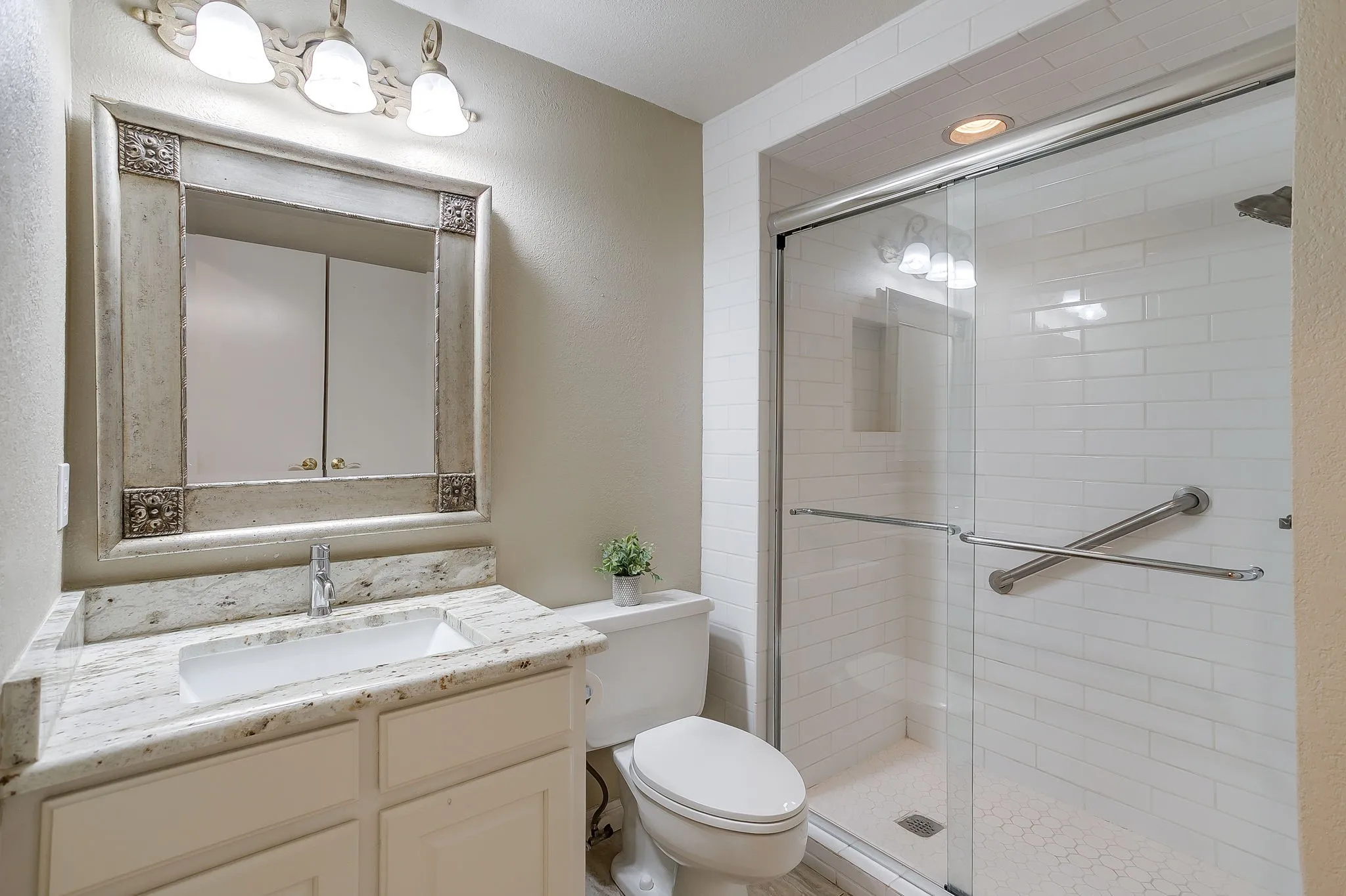Townhouse For Sale in Tarrant County , 4414 Glenwood Court, Fort Worth, Texas 76109, 2 Bedroom, 2 Bathroom, 1 Garage spaces, 1,184 Sqft, built in 1975, mls#21337879, Real Estate Agent in Fort Worth, Homes For Sale in Tarrant county, Homes For Sale in Fort Worth, Realtor in Fort Worth Texas, Real Estate Brokerage Independent Realty Texas, Luminita Cordes Realtor