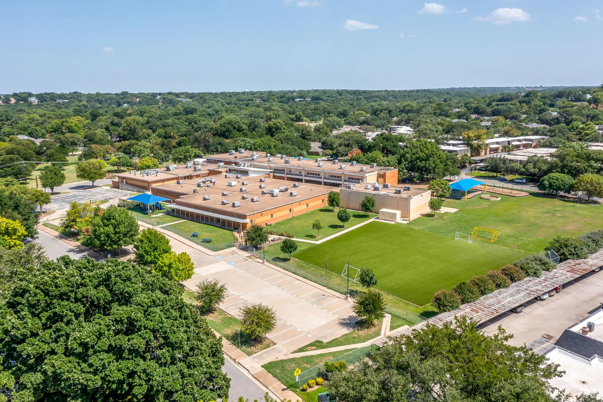Townhouse For Sale in Tarrant County , 4414 Glenwood Court, Fort Worth, Texas 76109, 2 Bedroom, 2 Bathroom, 1 Garage spaces, 1,184 Sqft, built in 1975, mls#21337879, Real Estate Agent in Fort Worth, Homes For Sale in Tarrant county, Homes For Sale in Fort Worth, Realtor in Fort Worth Texas, Real Estate Brokerage Independent Realty Texas, Luminita Cordes Realtor