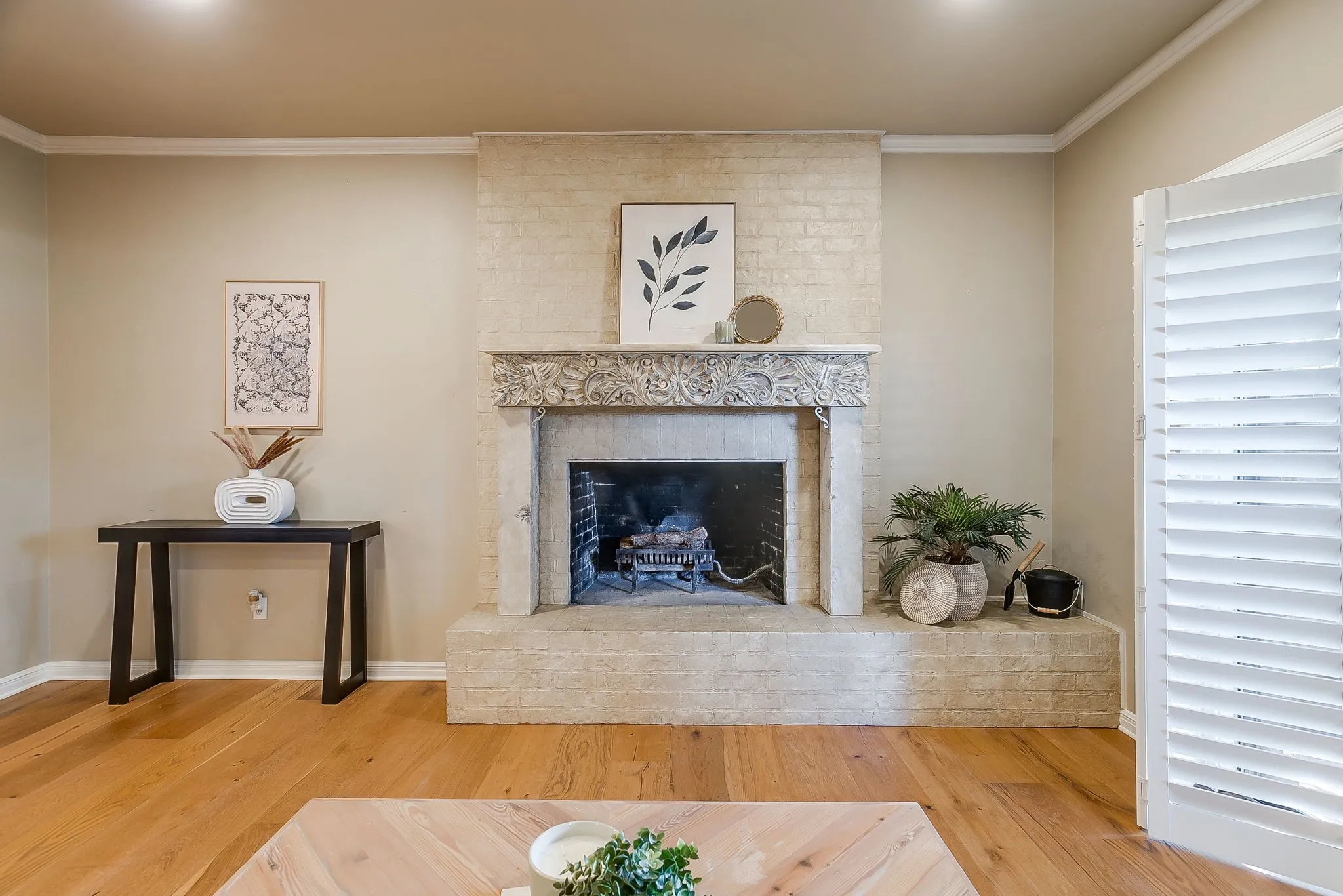 Townhouse For Sale in Tarrant County , 4414 Glenwood Court, Fort Worth, Texas 76109, 2 Bedroom, 2 Bathroom, 1 Garage spaces, 1,184 Sqft, built in 1975, mls#21337879, Real Estate Agent in Fort Worth, Homes For Sale in Tarrant county, Homes For Sale in Fort Worth, Realtor in Fort Worth Texas, Real Estate Brokerage Independent Realty Texas, Luminita Cordes Realtor