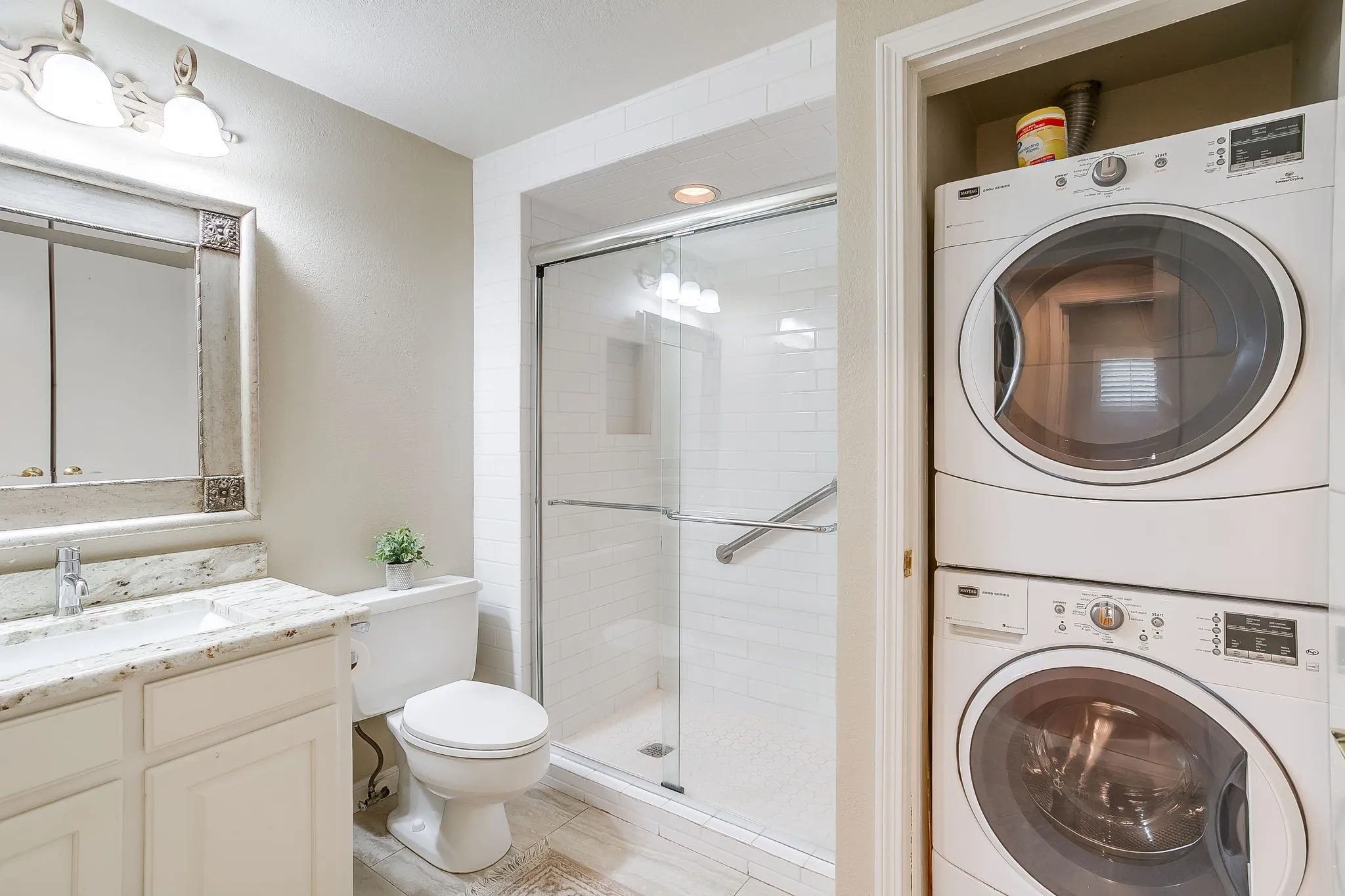 Townhouse For Sale in Tarrant County , 4414 Glenwood Court, Fort Worth, Texas 76109, 2 Bedroom, 2 Bathroom, 1 Garage spaces, 1,184 Sqft, built in 1975, mls#21337879, Real Estate Agent in Fort Worth, Homes For Sale in Tarrant county, Homes For Sale in Fort Worth, Realtor in Fort Worth Texas, Real Estate Brokerage Independent Realty Texas, Luminita Cordes Realtor