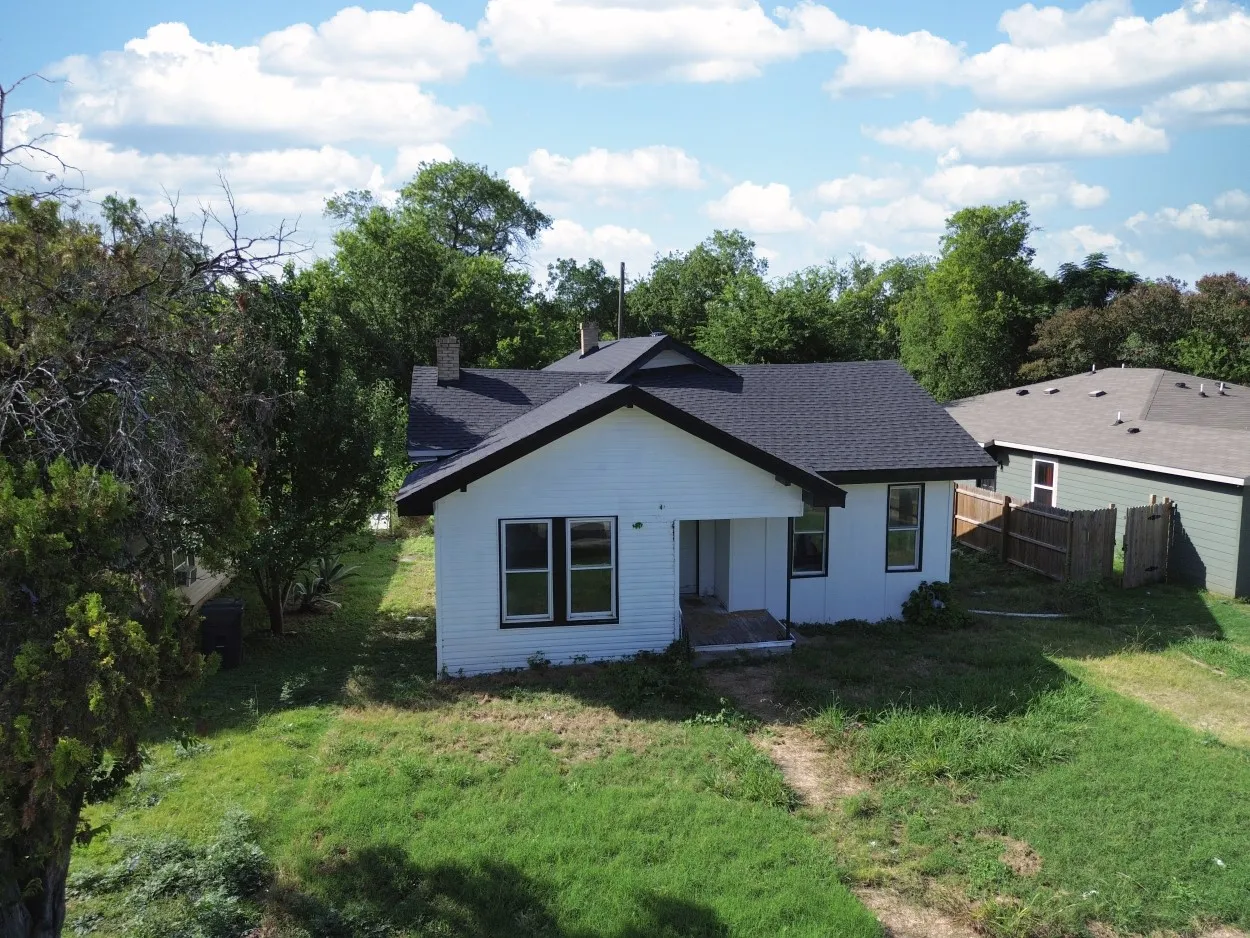 Single Family Residence For Sale in Mc Lennan County , 2210 Mc Kenzie Avenue, Waco, Texas 76708, 2 Bedroom, 2 Bathroom, Garage spaces, 1,549 Sqft, built in 1926, mls#21336144, Real Estate Agent in Waco, Homes For Sale in Mc Lennan county, Homes For Sale in Waco, Realtor in Waco Texas, Real Estate Brokerage Independent Realty Texas, Luminita Cordes Realtor