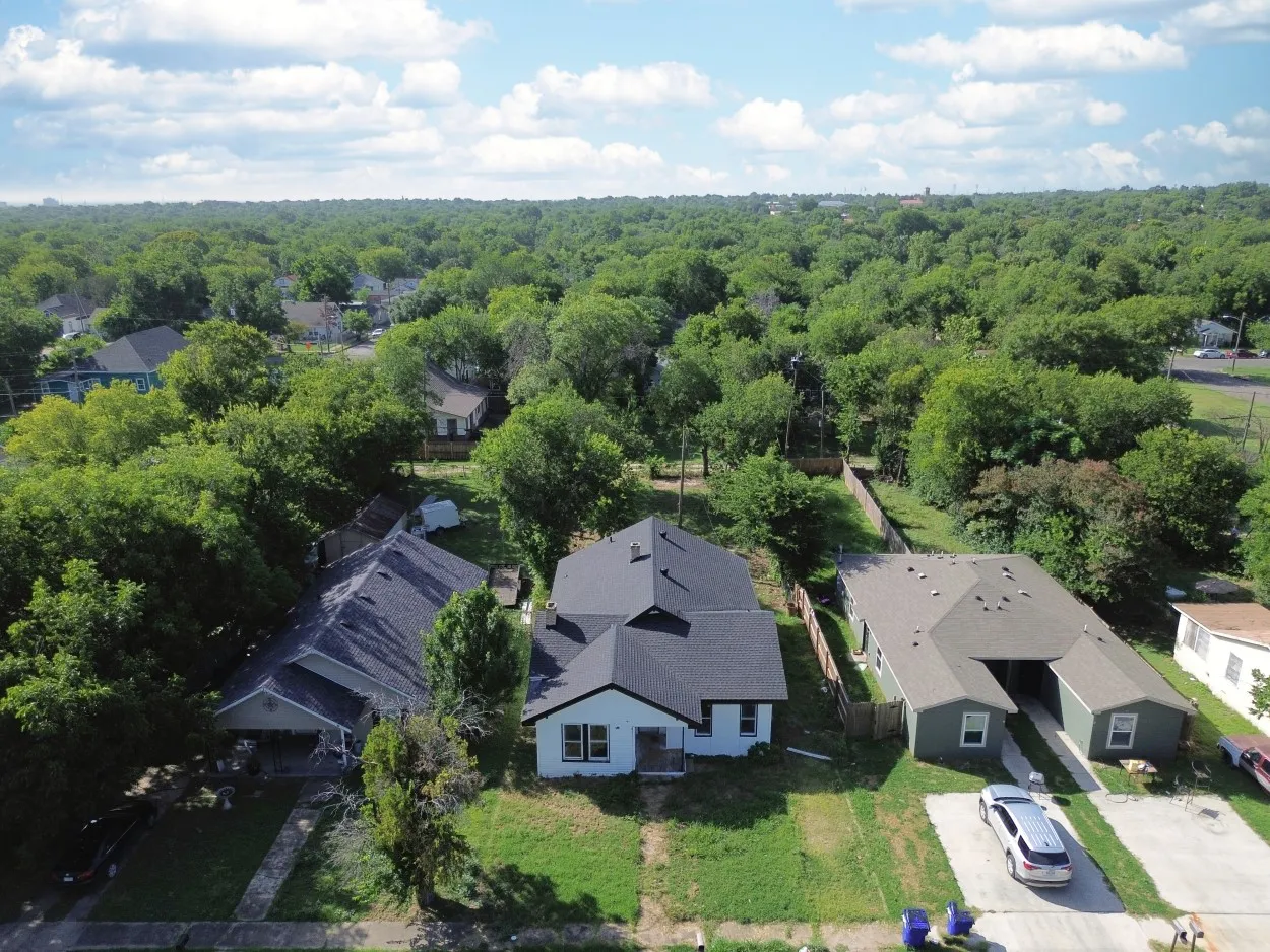 Single Family Residence For Sale in Mc Lennan County , 2210 Mc Kenzie Avenue, Waco, Texas 76708, 2 Bedroom, 2 Bathroom, Garage spaces, 1,549 Sqft, built in 1926, mls#21336144, Real Estate Agent in Waco, Homes For Sale in Mc Lennan county, Homes For Sale in Waco, Realtor in Waco Texas, Real Estate Brokerage Independent Realty Texas, Luminita Cordes Realtor