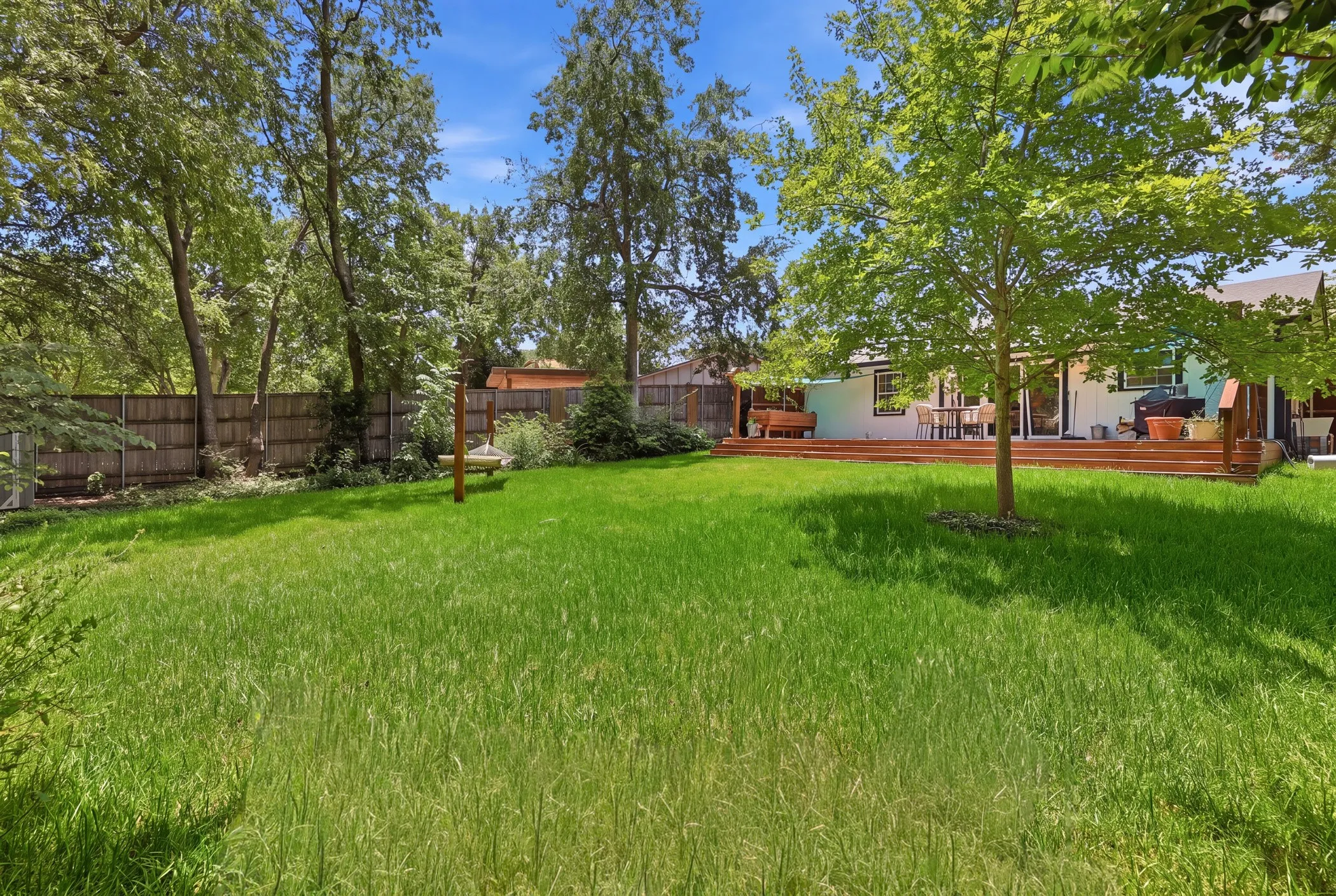 Single Family Residence For Rent in Dallas County , 10355 Baronne Circle, Dallas, Texas 75218, 2 Bedrooms, 1 Bathroom, 1 Garage spaces, 905 Sqft, built in 1970, Price $2,500, mls#21336488, Real Estate Agent in Dallas, Homes For Rent in Dallas county, Homes For Rent in Dallas, Realtor in Dallas Texas, Real Estate Brokerage Independent Realty Texas, Luminita Cordes Realtor