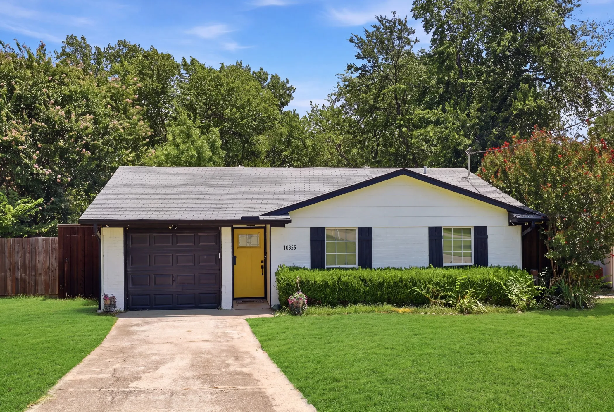 Single Family Residence For Rent in Dallas County , 10355 Baronne Circle, Dallas, Texas 75218, 2 Bedrooms, 1 Bathroom, 1 Garage spaces, 905 Sqft, built in 1970, Price $2,500, mls#21336488, Real Estate Agent in Dallas, Homes For Rent in Dallas county, Homes For Rent in Dallas, Realtor in Dallas Texas, Real Estate Brokerage Independent Realty Texas, Luminita Cordes Realtor
