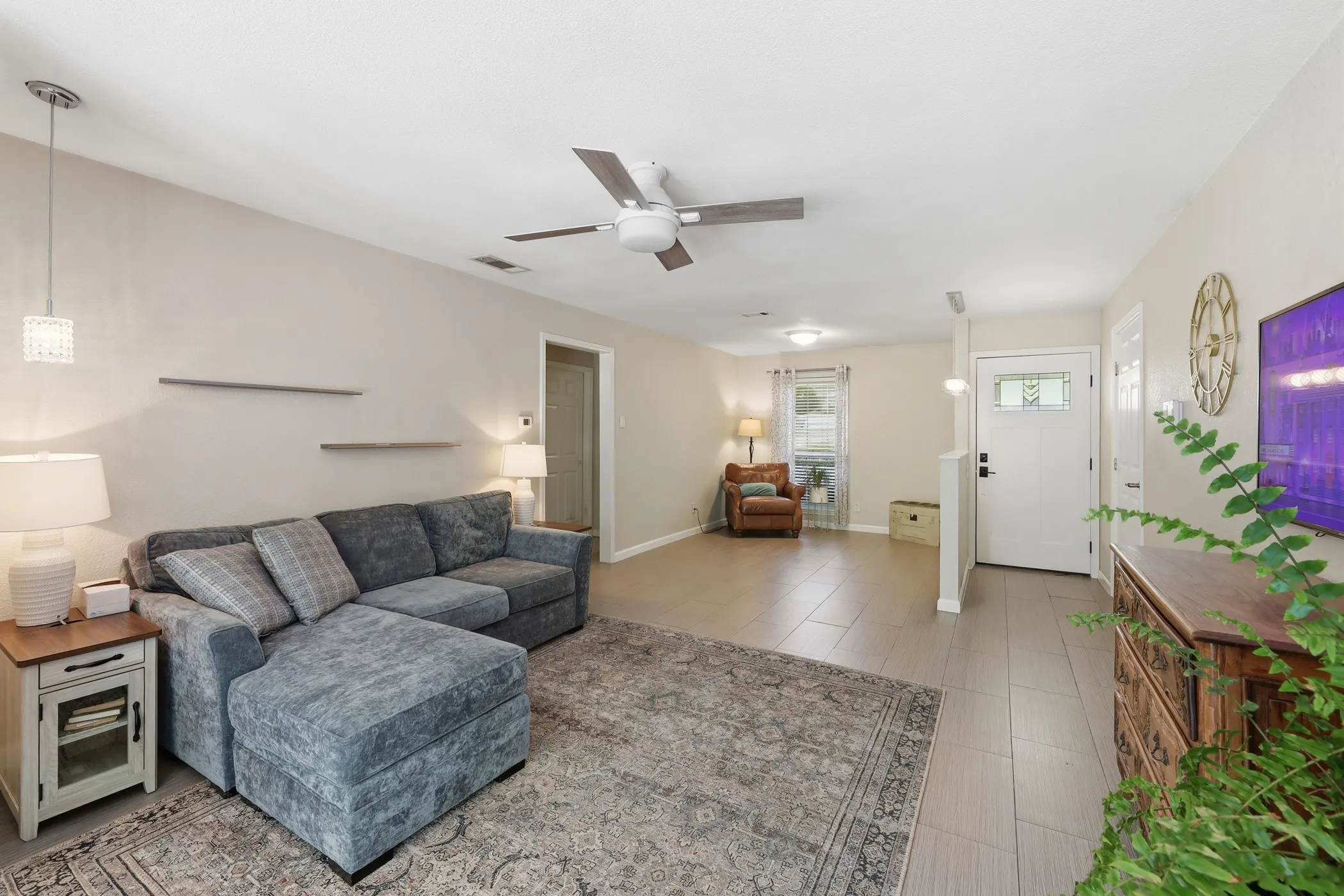 Single Family Residence For Rent in Dallas County , 10355 Baronne Circle, Dallas, Texas 75218, 2 Bedrooms, 1 Bathroom, 1 Garage spaces, 905 Sqft, built in 1970, Price $2,500, mls#21336488, Real Estate Agent in Dallas, Homes For Rent in Dallas county, Homes For Rent in Dallas, Realtor in Dallas Texas, Real Estate Brokerage Independent Realty Texas, Luminita Cordes Realtor