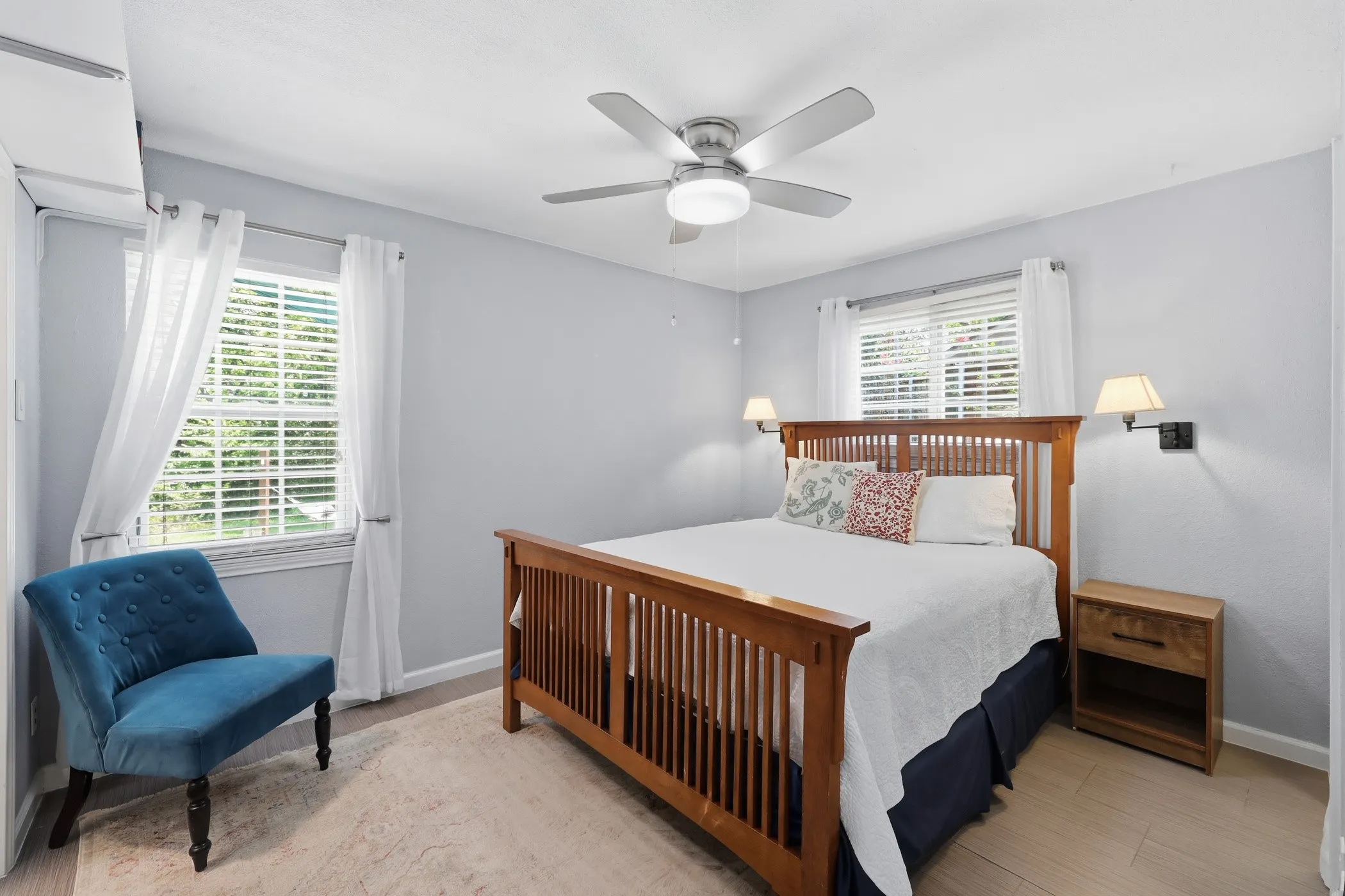 Single Family Residence For Rent in Dallas County , 10355 Baronne Circle, Dallas, Texas 75218, 2 Bedrooms, 1 Bathroom, 1 Garage spaces, 905 Sqft, built in 1970, Price $2,500, mls#21336488, Real Estate Agent in Dallas, Homes For Rent in Dallas county, Homes For Rent in Dallas, Realtor in Dallas Texas, Real Estate Brokerage Independent Realty Texas, Luminita Cordes Realtor