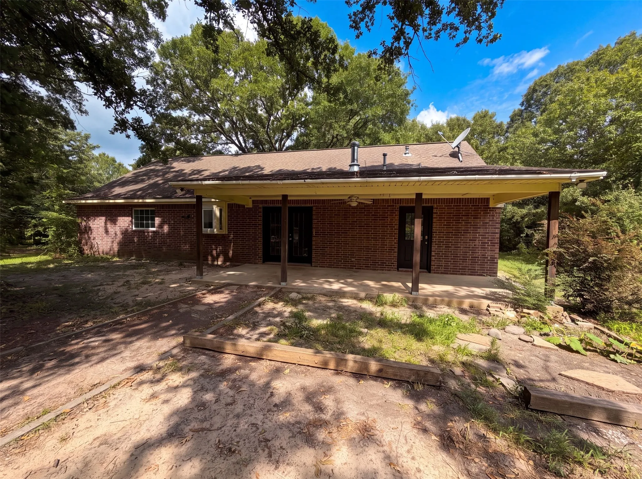 Single Family Residence For Sale in Wood County , 205 Private Road 6980, Alba, Texas 75410, 2 Bedroom, 2 Bathroom, Garage spaces, 1,736 Sqft, built in 2005, mls#21333823, Real Estate Agent in Alba, Homes For Sale in Wood county, Homes For Sale in Alba, Realtor in Alba Texas, Real Estate Brokerage Independent Realty Texas, Luminita Cordes Realtor