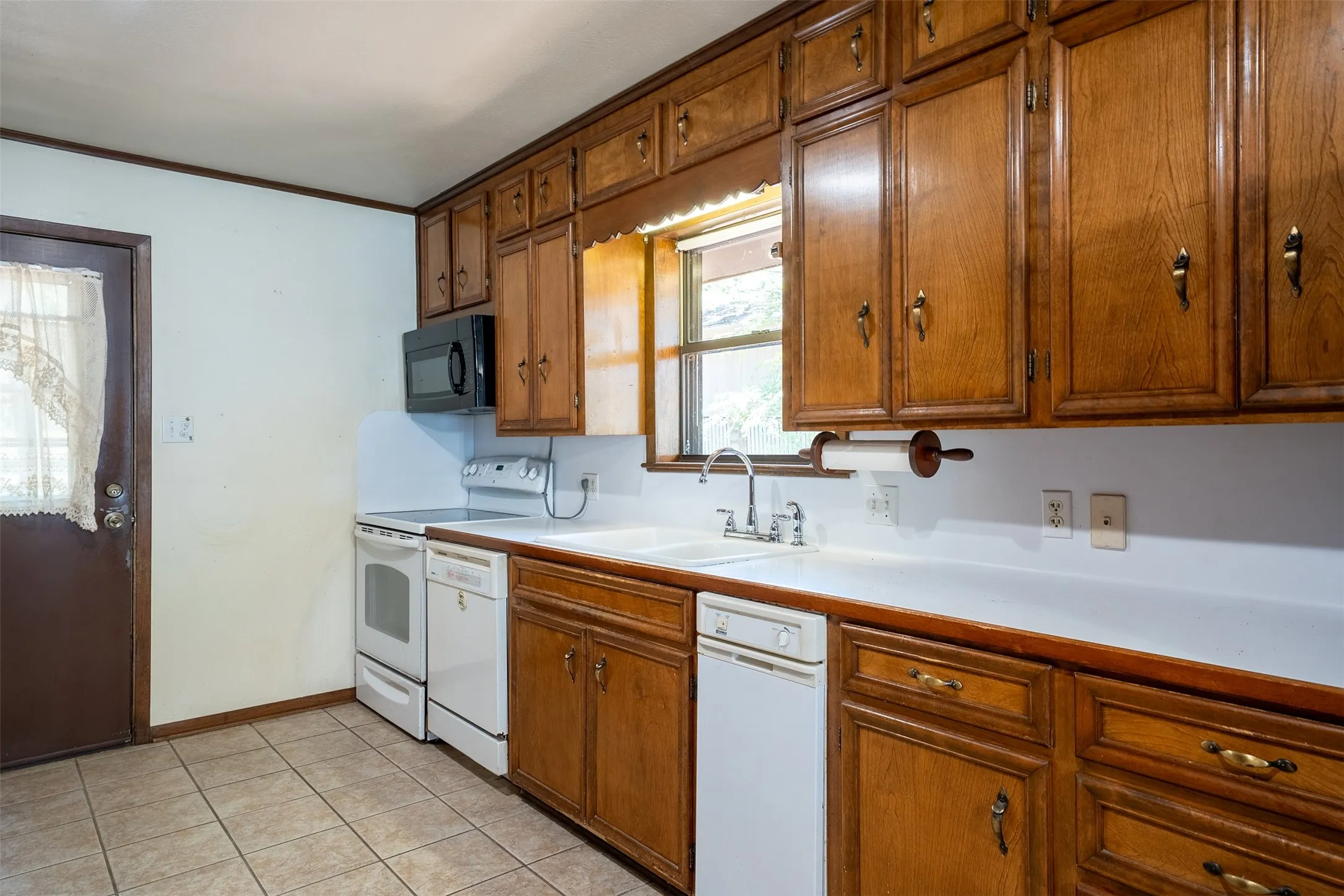 Single Family Residence For Sale in Smith County , 20862 Bay Shore Drive, Flint, Texas 75762, 3 Bedroom, 3 Bathroom, 3 Garage spaces, 2,114 Sqft, built in 1978, mls#21338167, Real Estate Agent in Flint, Homes For Sale in Smith county, Homes For Sale in Flint, Realtor in Flint Texas, Real Estate Brokerage Independent Realty Texas, Luminita Cordes Realtor
