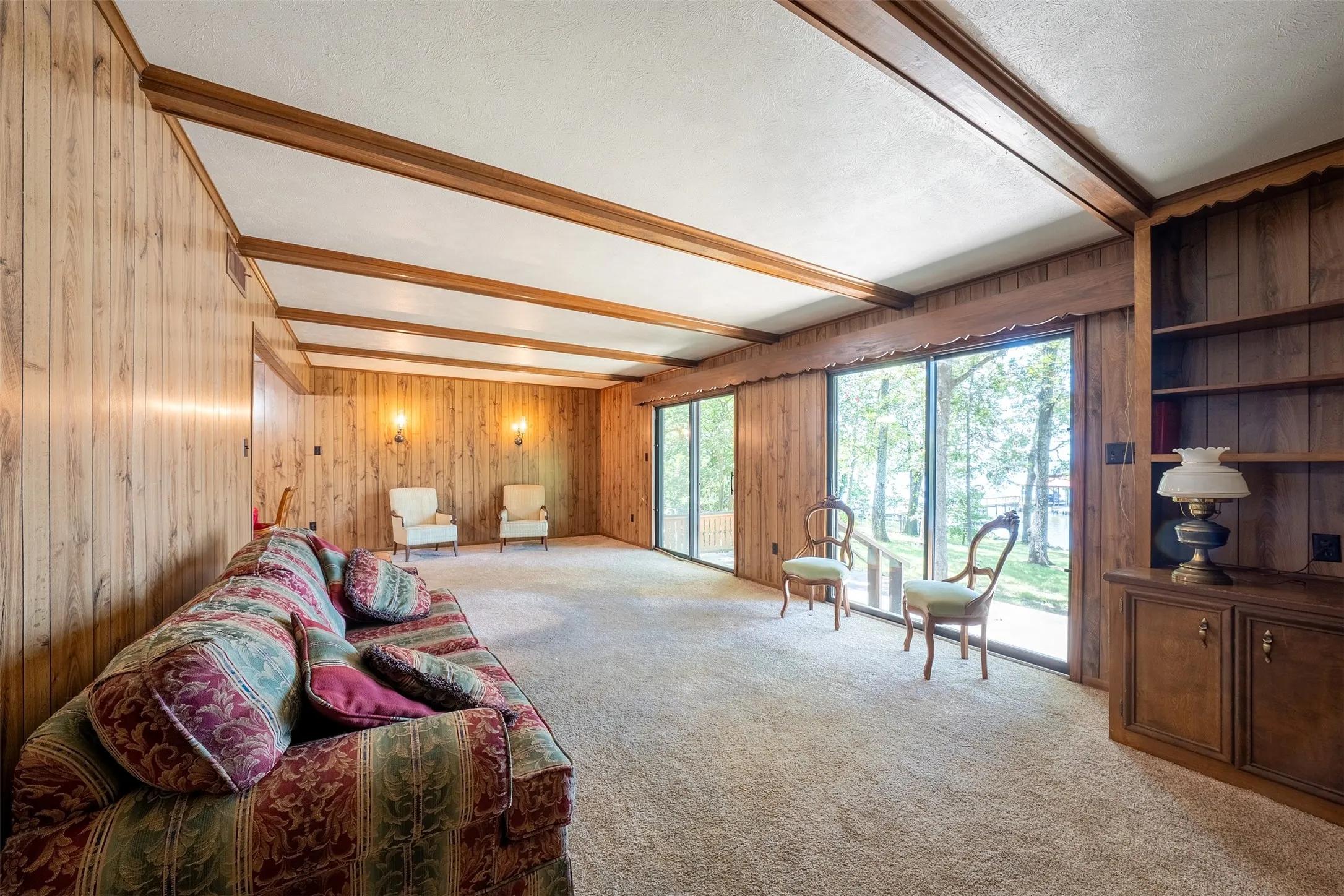 Livingroom Waterfront