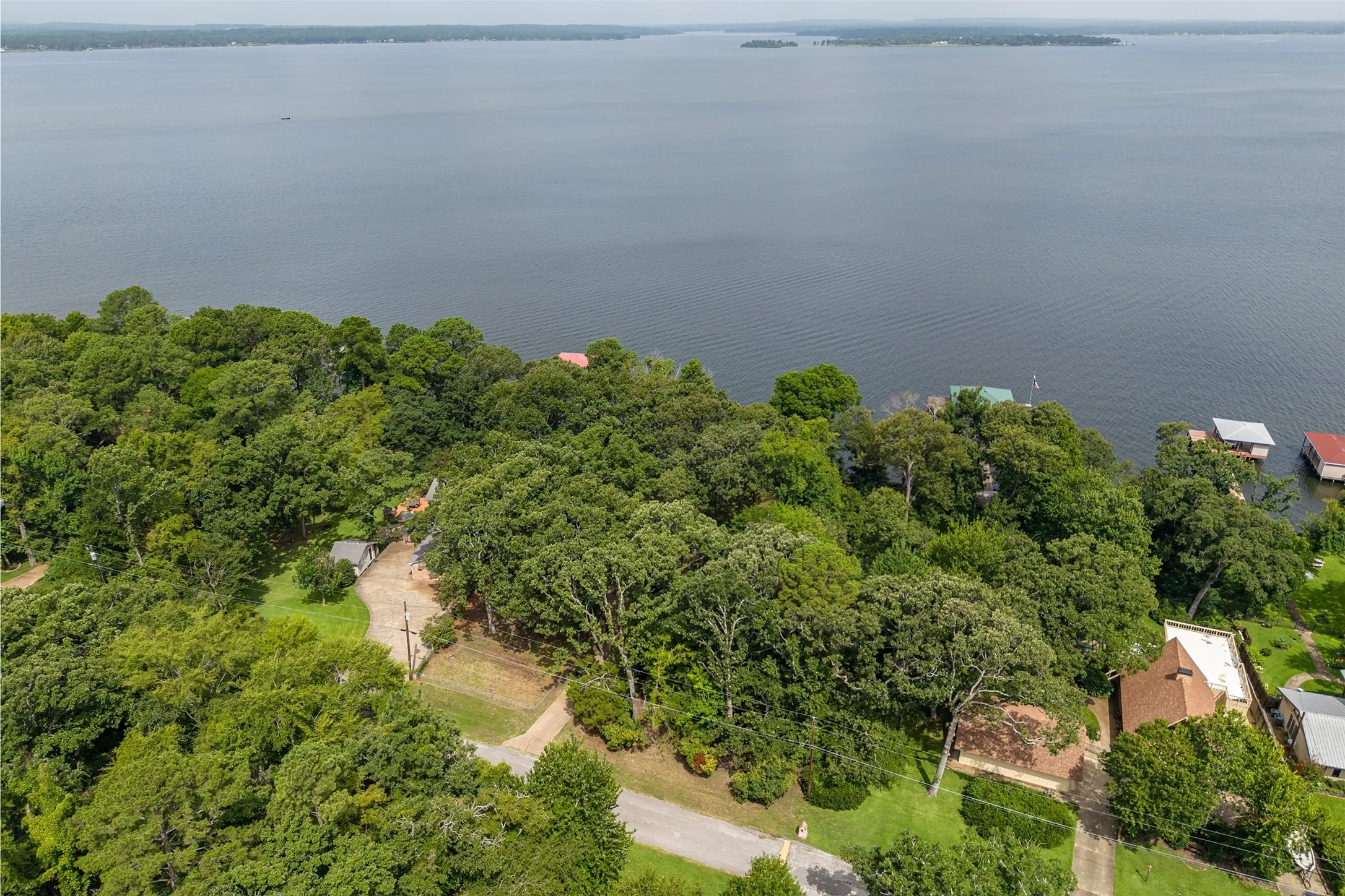 Single Family Residence For Sale in Smith County , 20862 Bay Shore Drive, Flint, Texas 75762, 3 Bedroom, 3 Bathroom, 3 Garage spaces, 2,114 Sqft, built in 1978, mls#21338167, Real Estate Agent in Flint, Homes For Sale in Smith county, Homes For Sale in Flint, Realtor in Flint Texas, Real Estate Brokerage Independent Realty Texas, Luminita Cordes Realtor